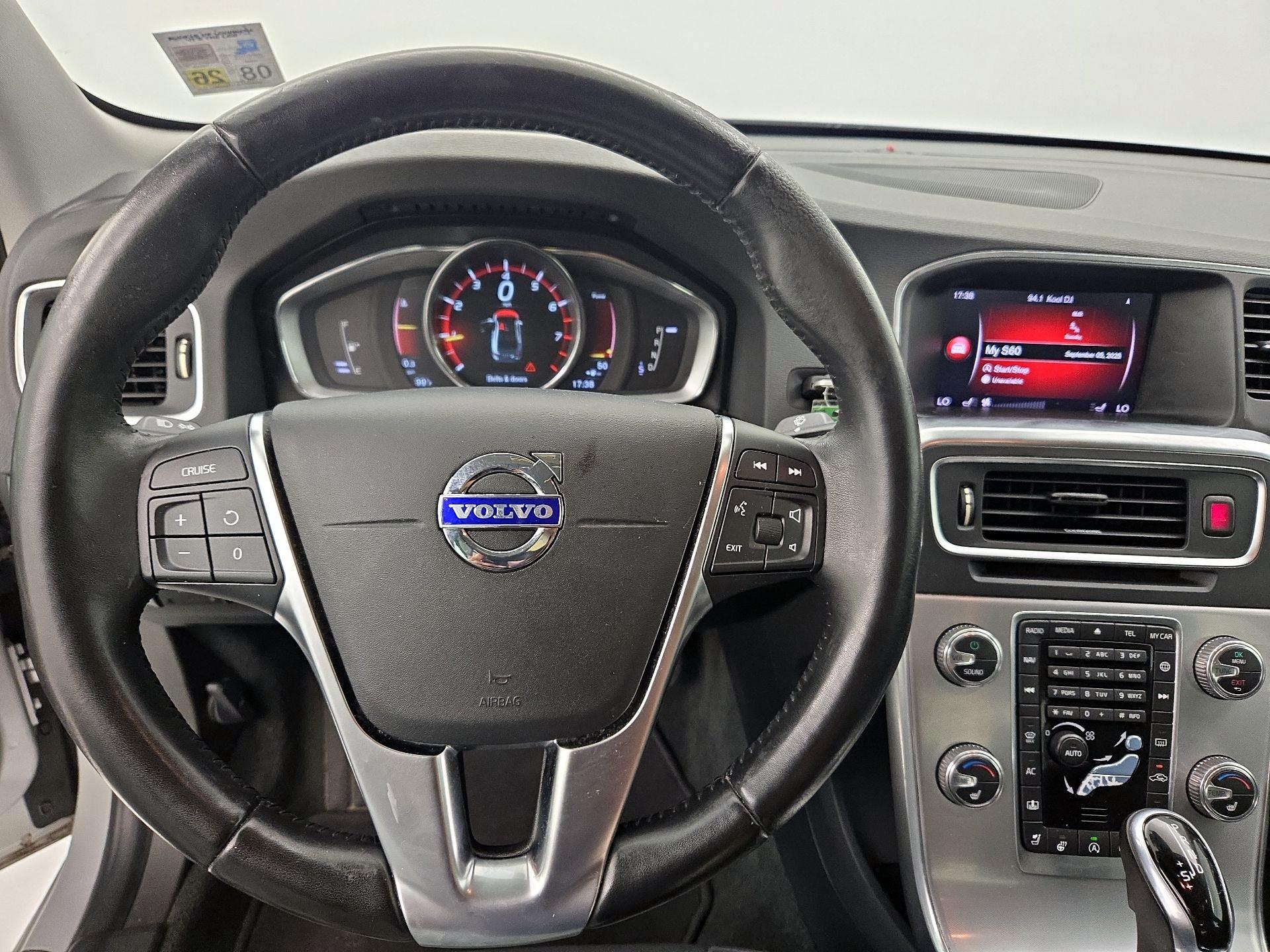 Thumbnail: 2018 Volvo S60 - 10