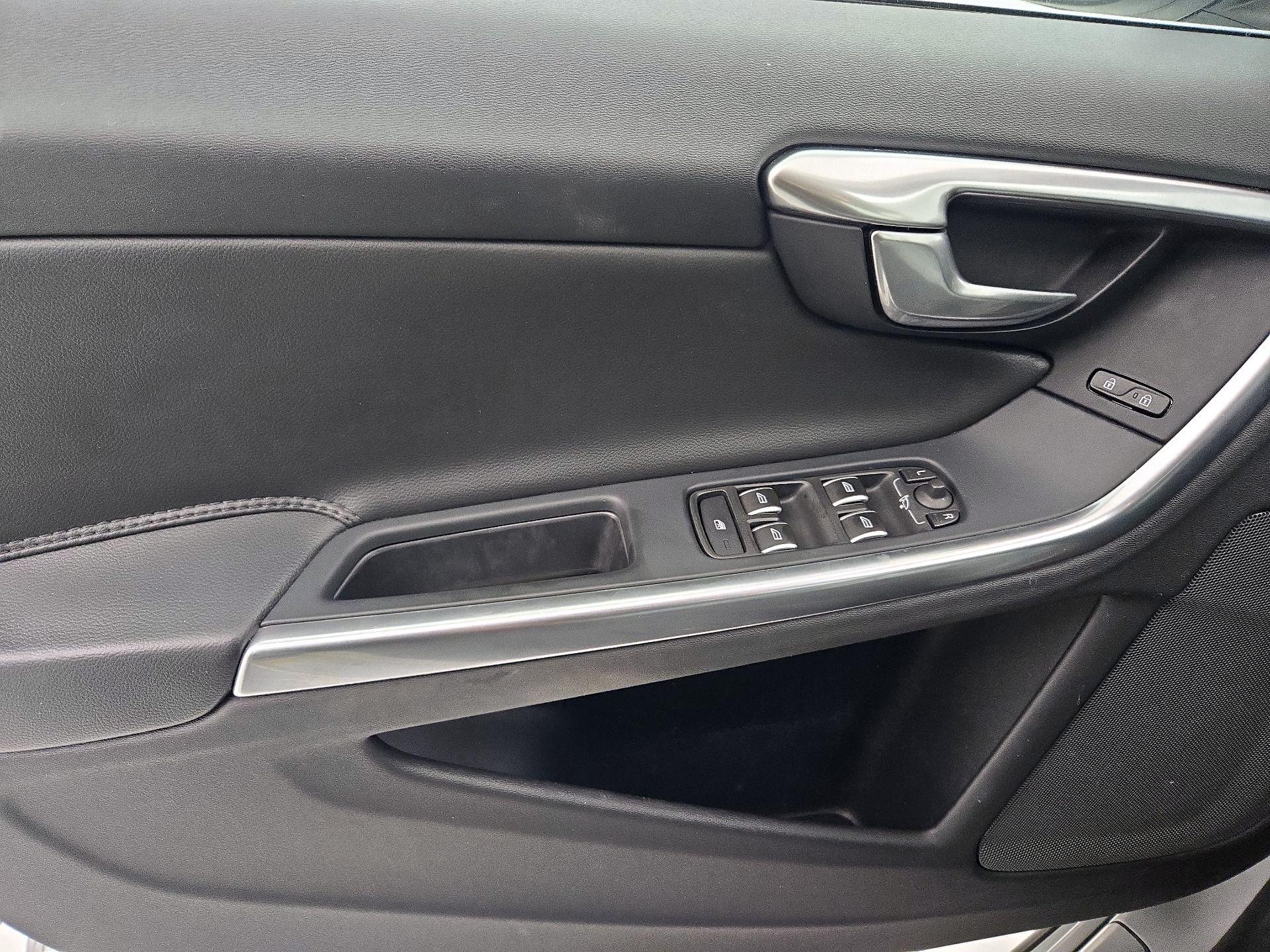 Thumbnail: 2018 Volvo S60 - 12