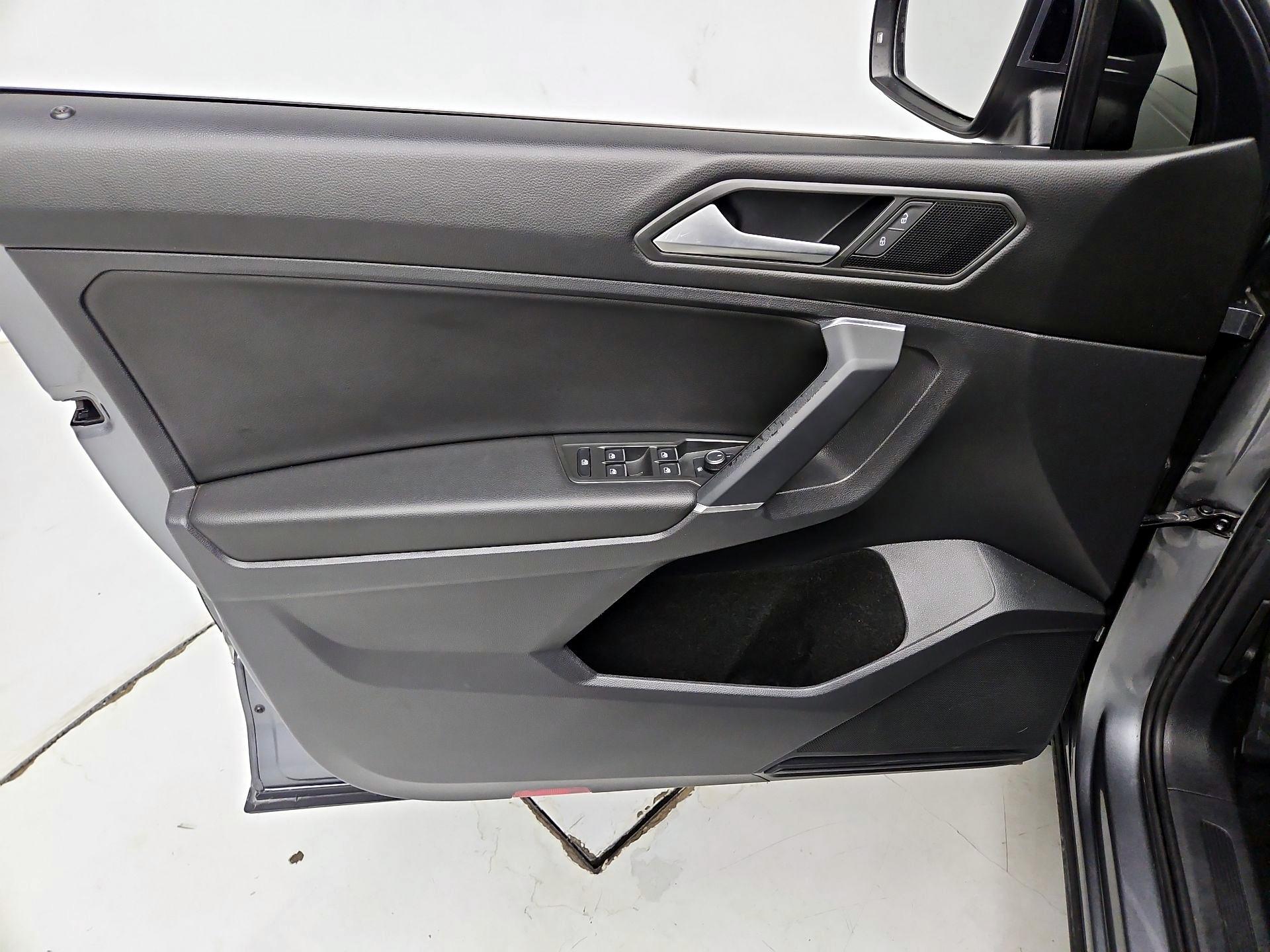 Thumbnail: 2020 Volkswagen Tiguan - 12