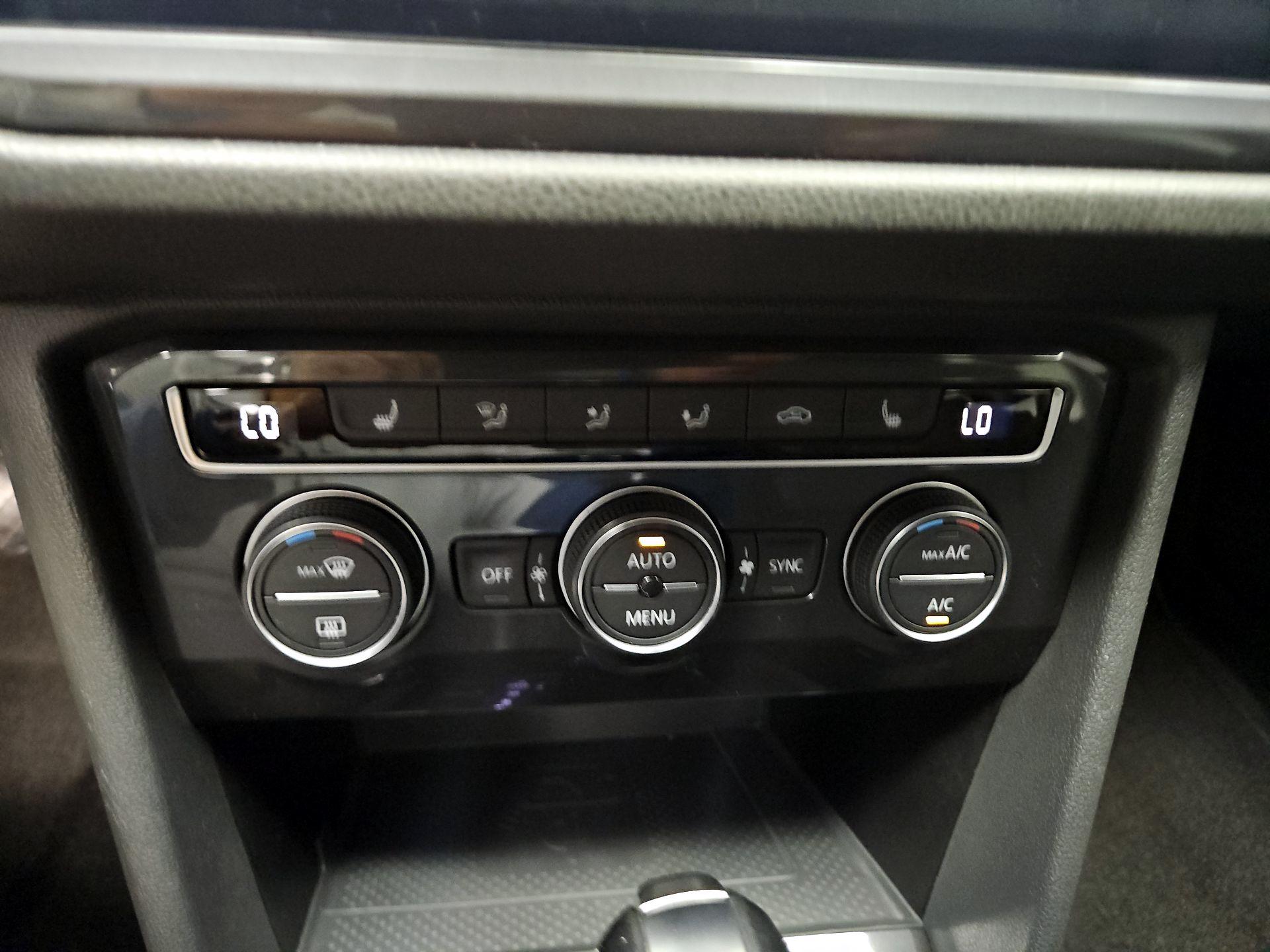 Thumbnail: 2020 Volkswagen Tiguan - 16