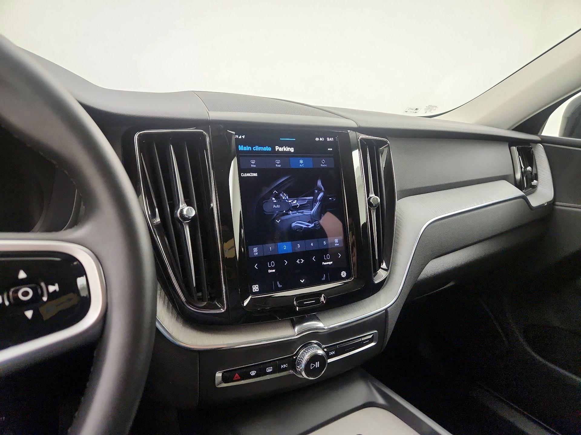 Thumbnail: 2025 Volvo XC60 - 13