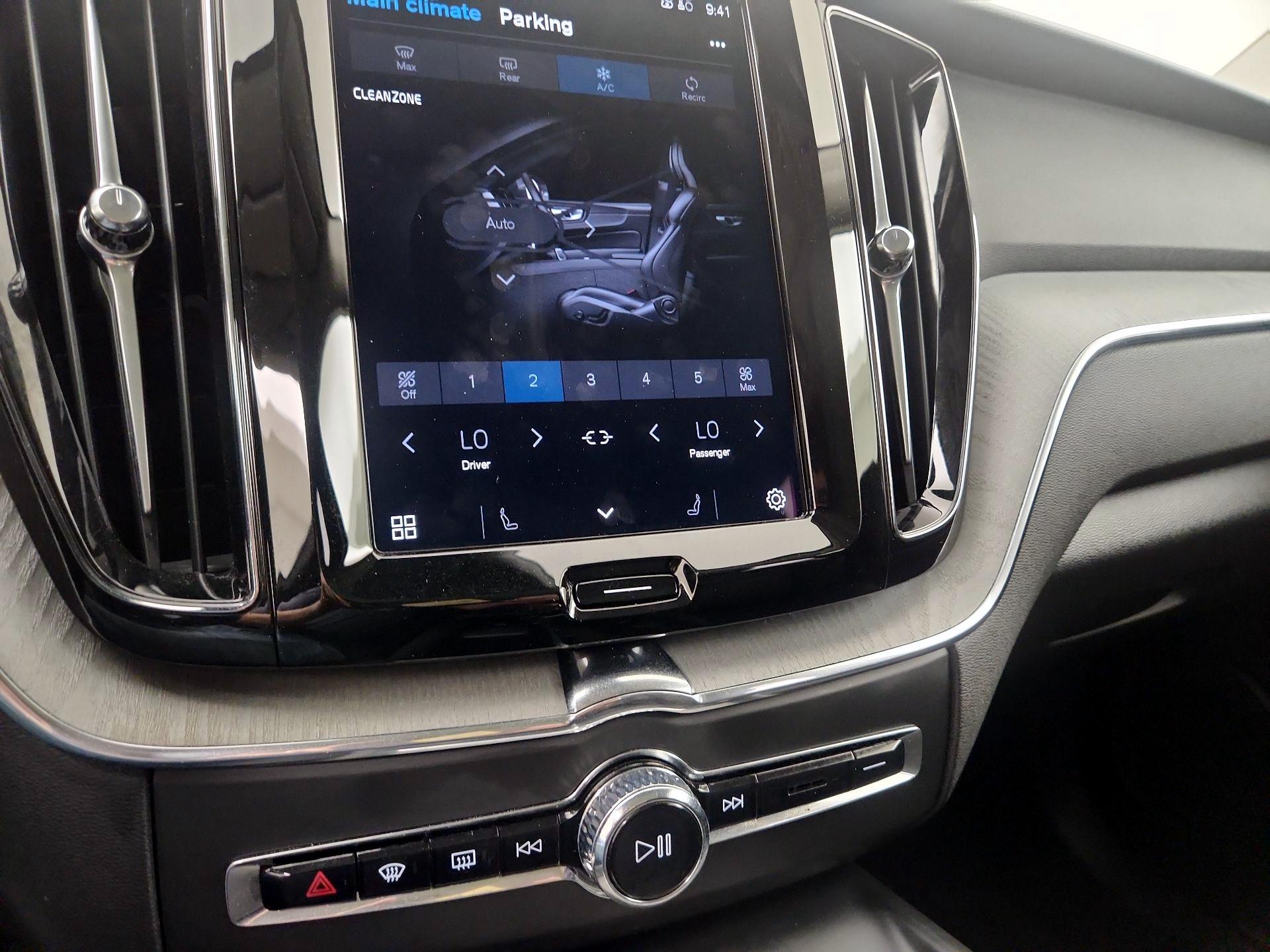 Thumbnail: 2025 Volvo XC60 - 14