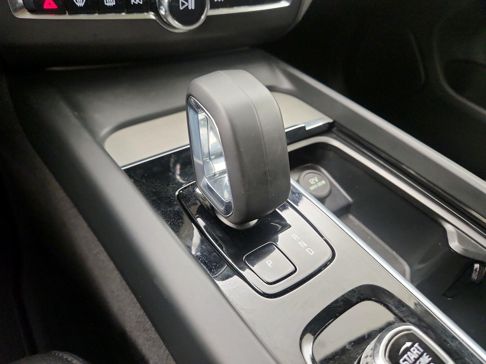 Thumbnail: 2025 Volvo XC60 - 15
