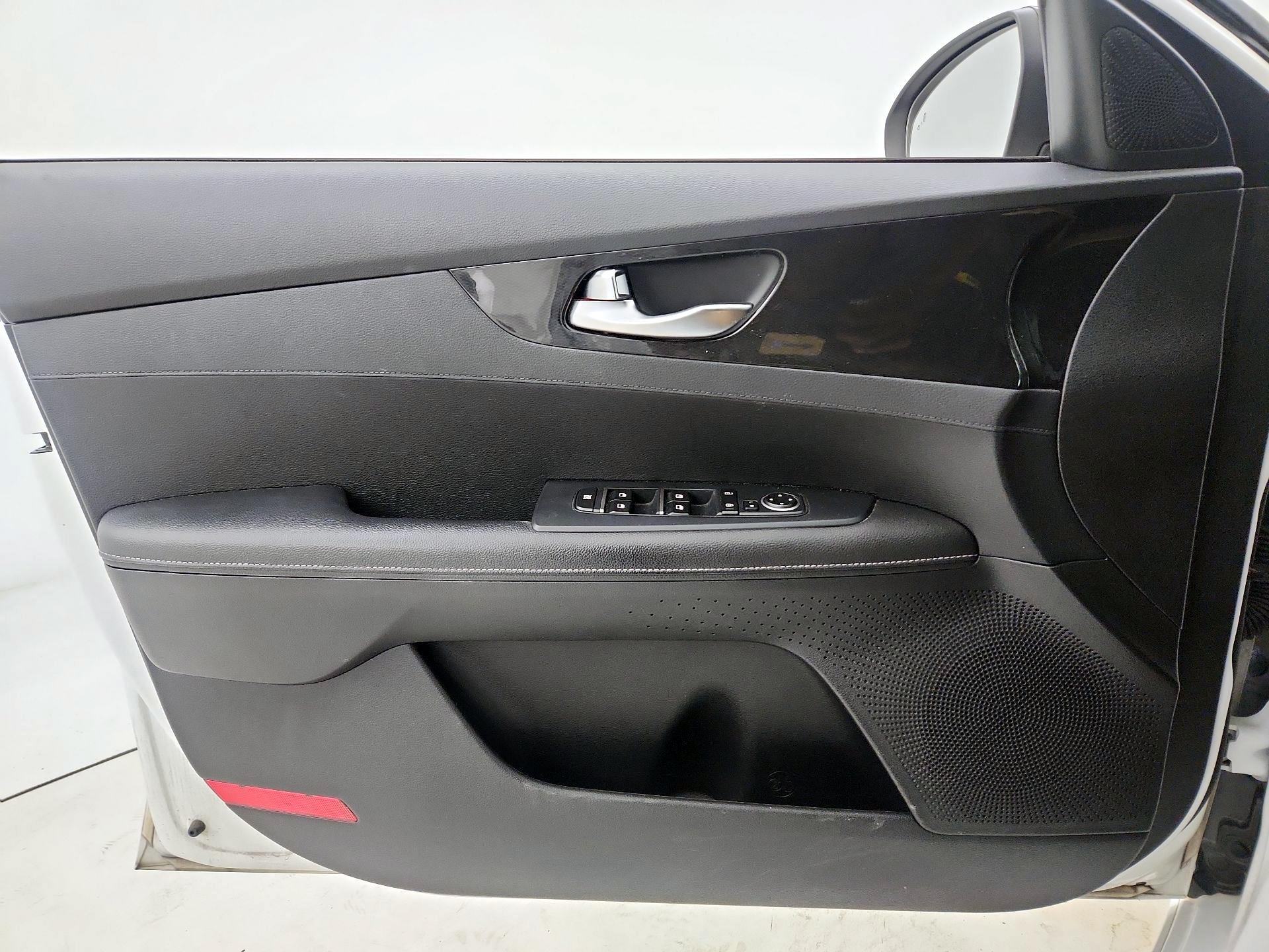 Thumbnail: 2020 Kia Forte - 12