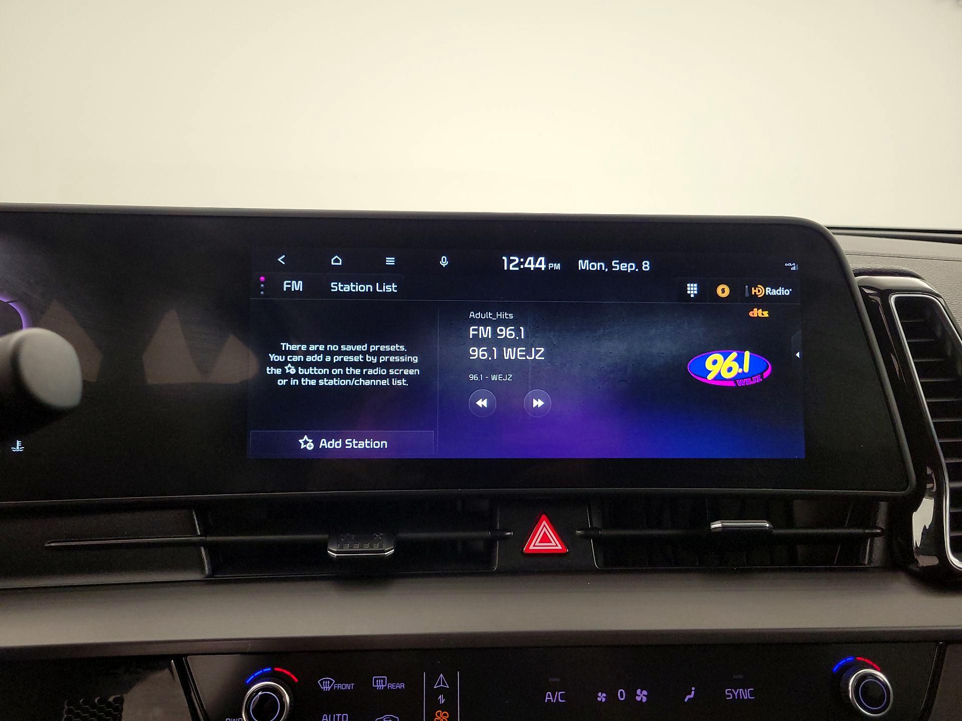 Thumbnail: 2023 Kia Sportage - 16