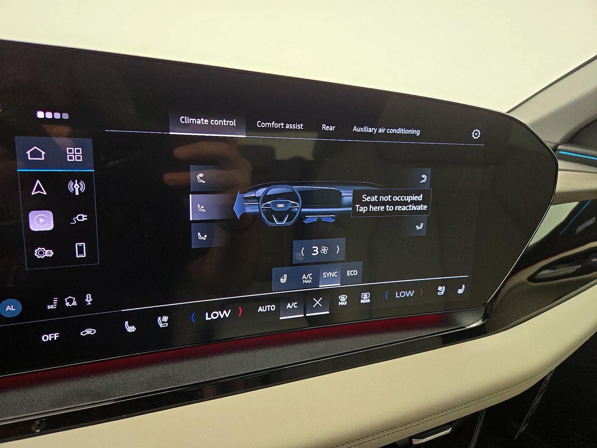 Thumbnail: 2025 Audi Q6 e-tron - 16