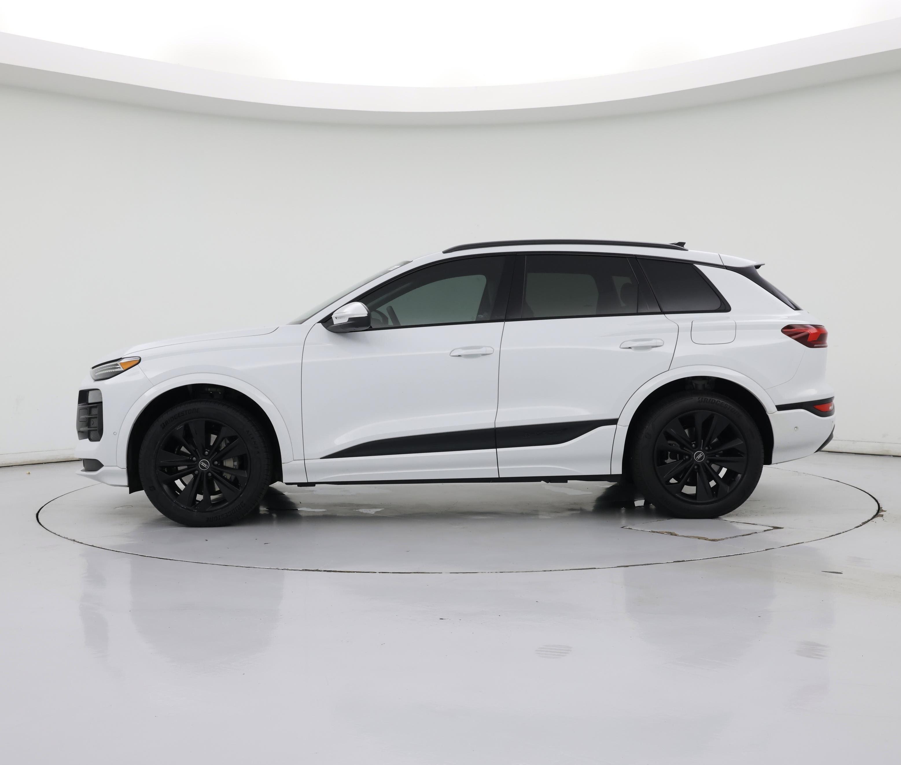 Thumbnail: 2025 Audi Q6 e-tron - 3