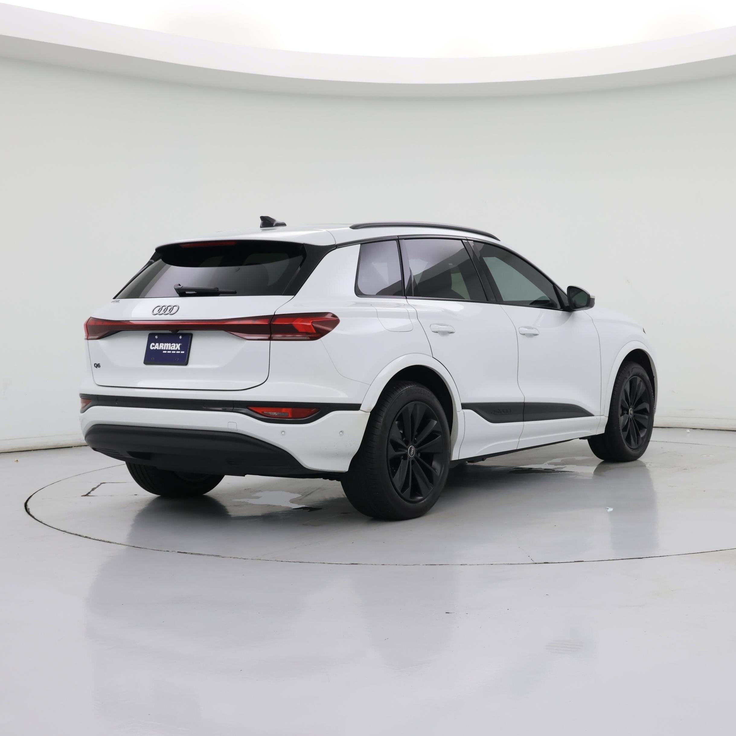 Thumbnail: 2025 Audi Q6 e-tron - 8