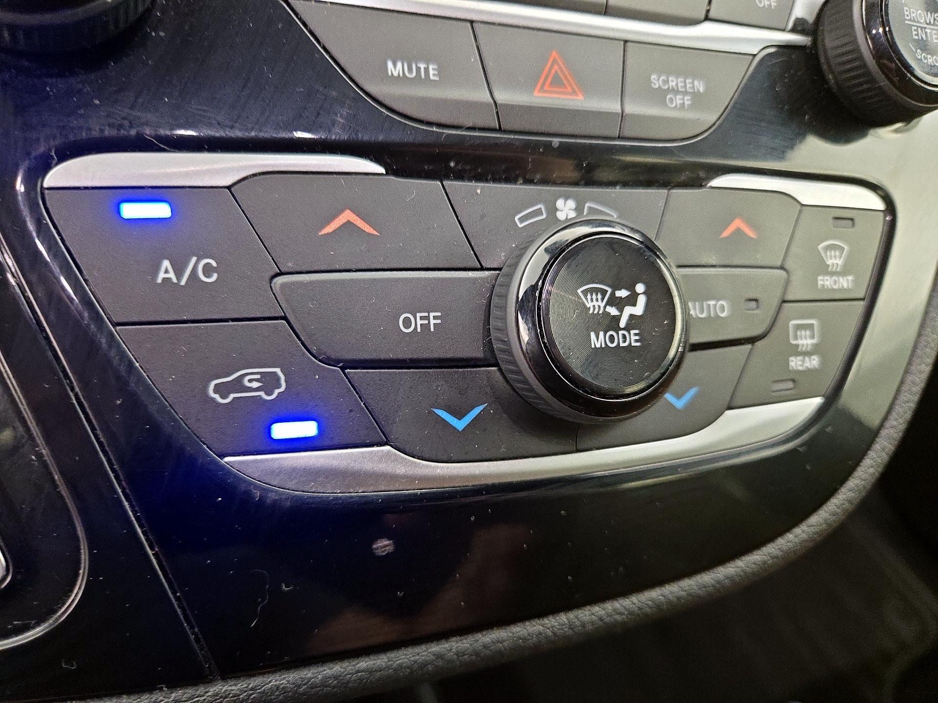 Thumbnail: 2020 Chrysler Pacifica - 17