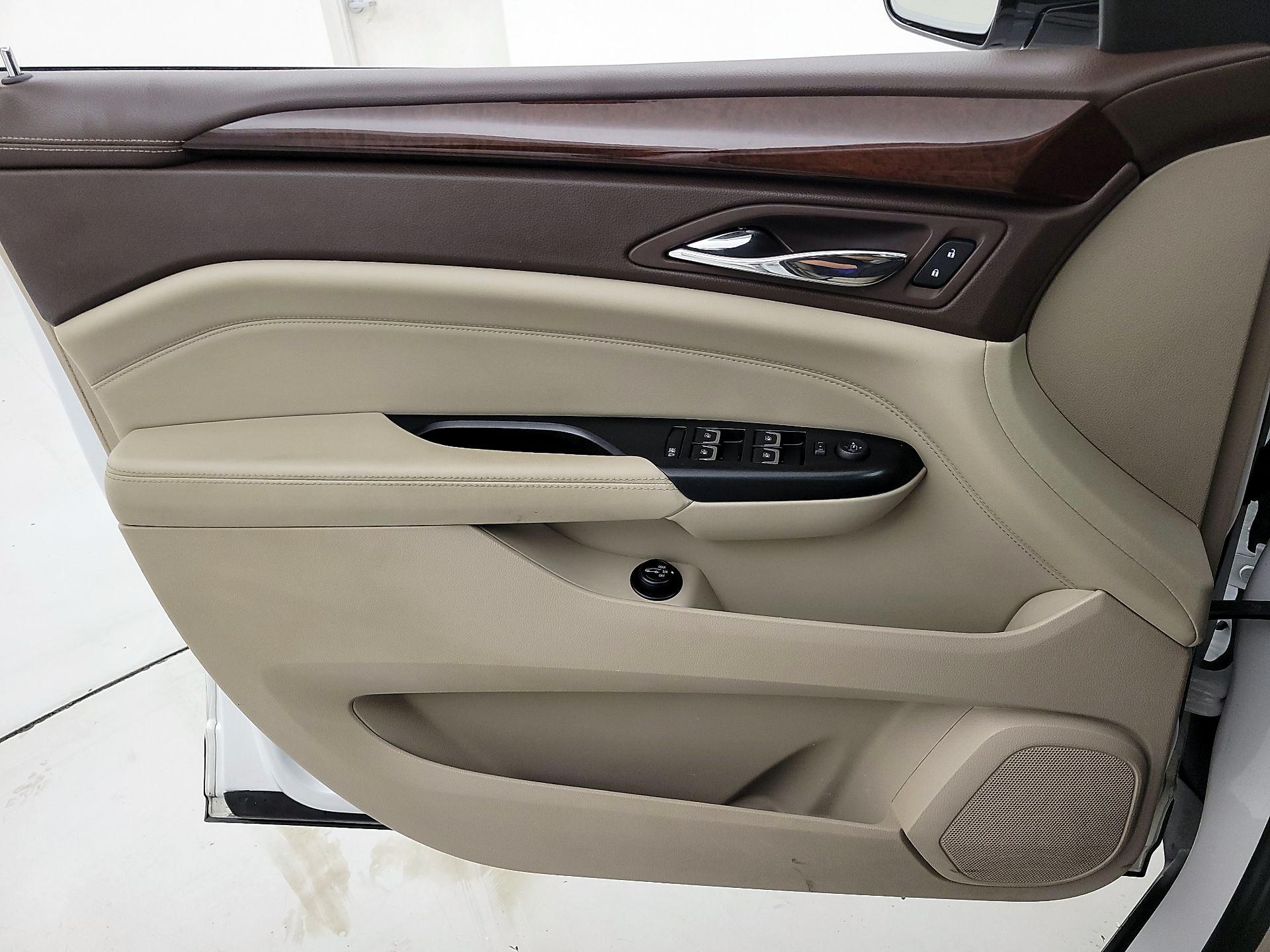 Thumbnail: 2015 Cadillac SRX - 12