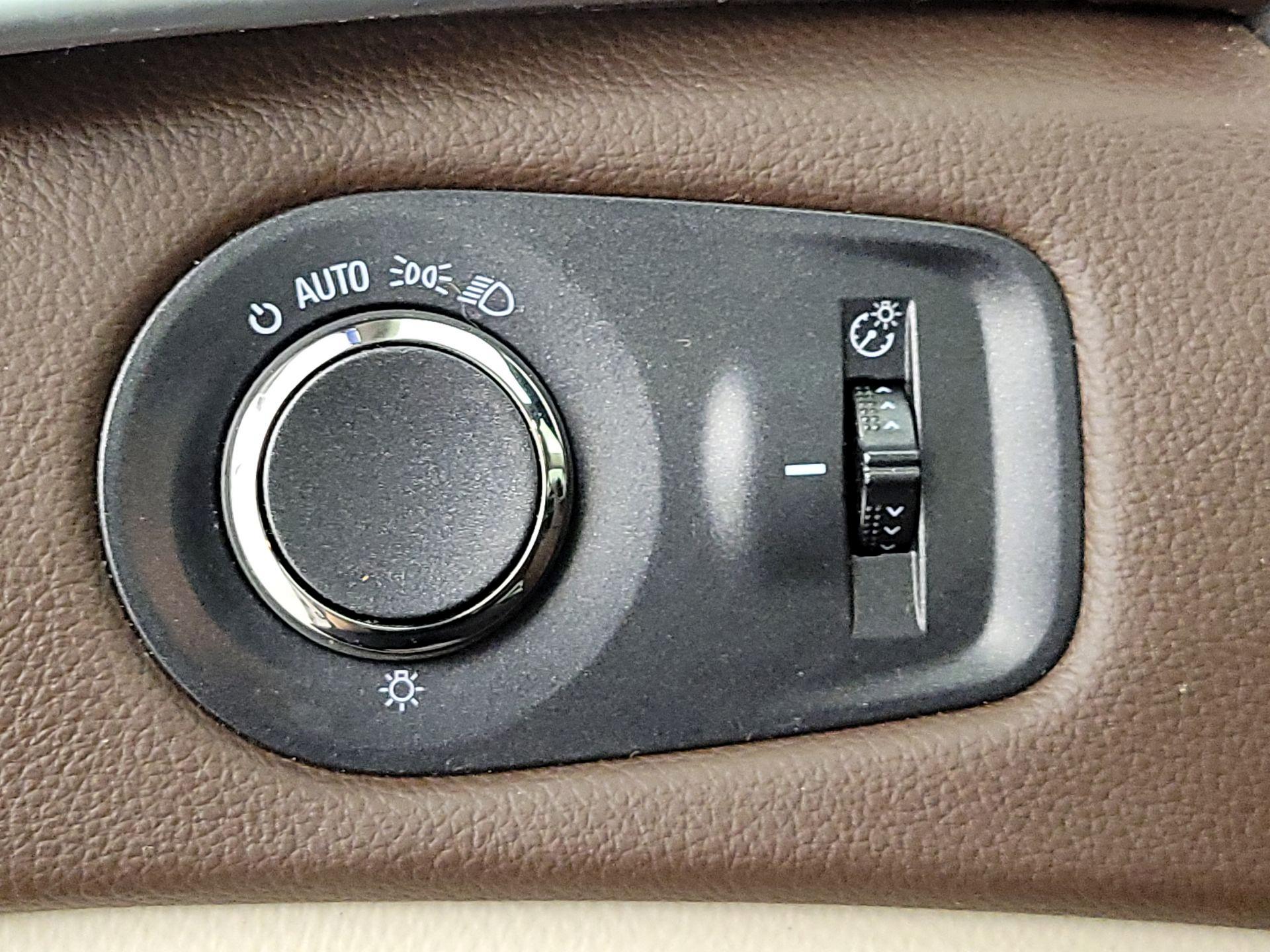 Thumbnail: 2015 Cadillac SRX - 13