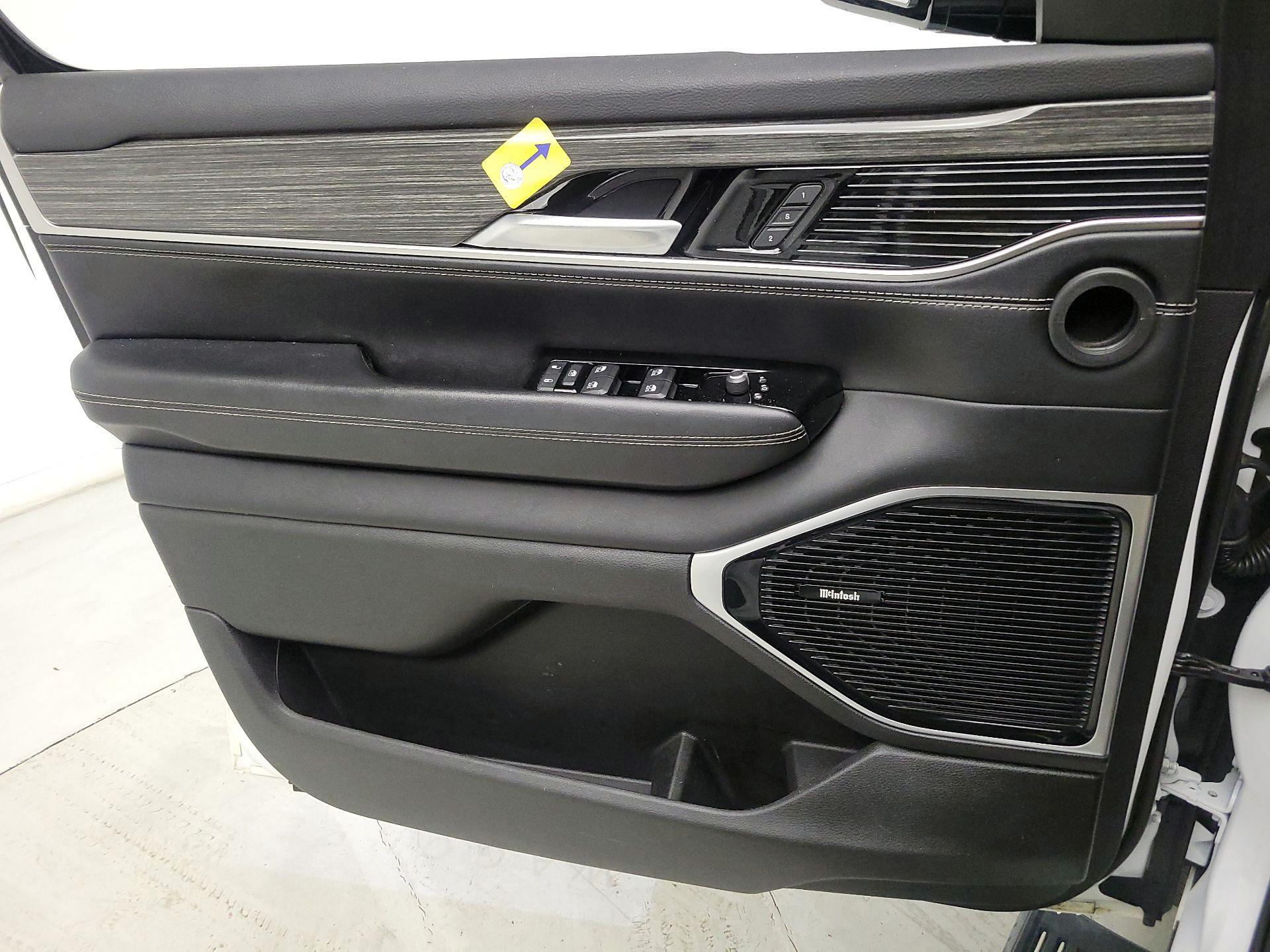 Thumbnail: 2022 Jeep Wagoneer - 12