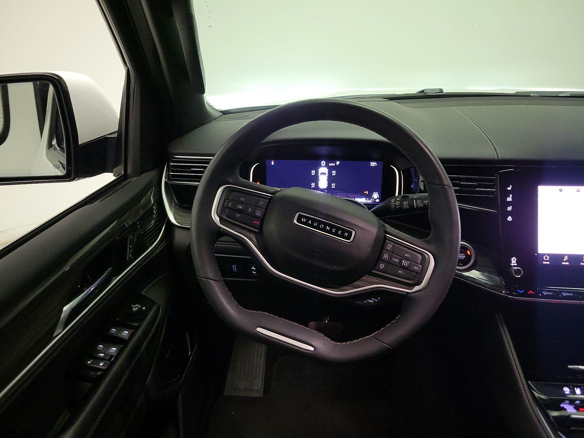 Thumbnail: 2022 Jeep Wagoneer - 10