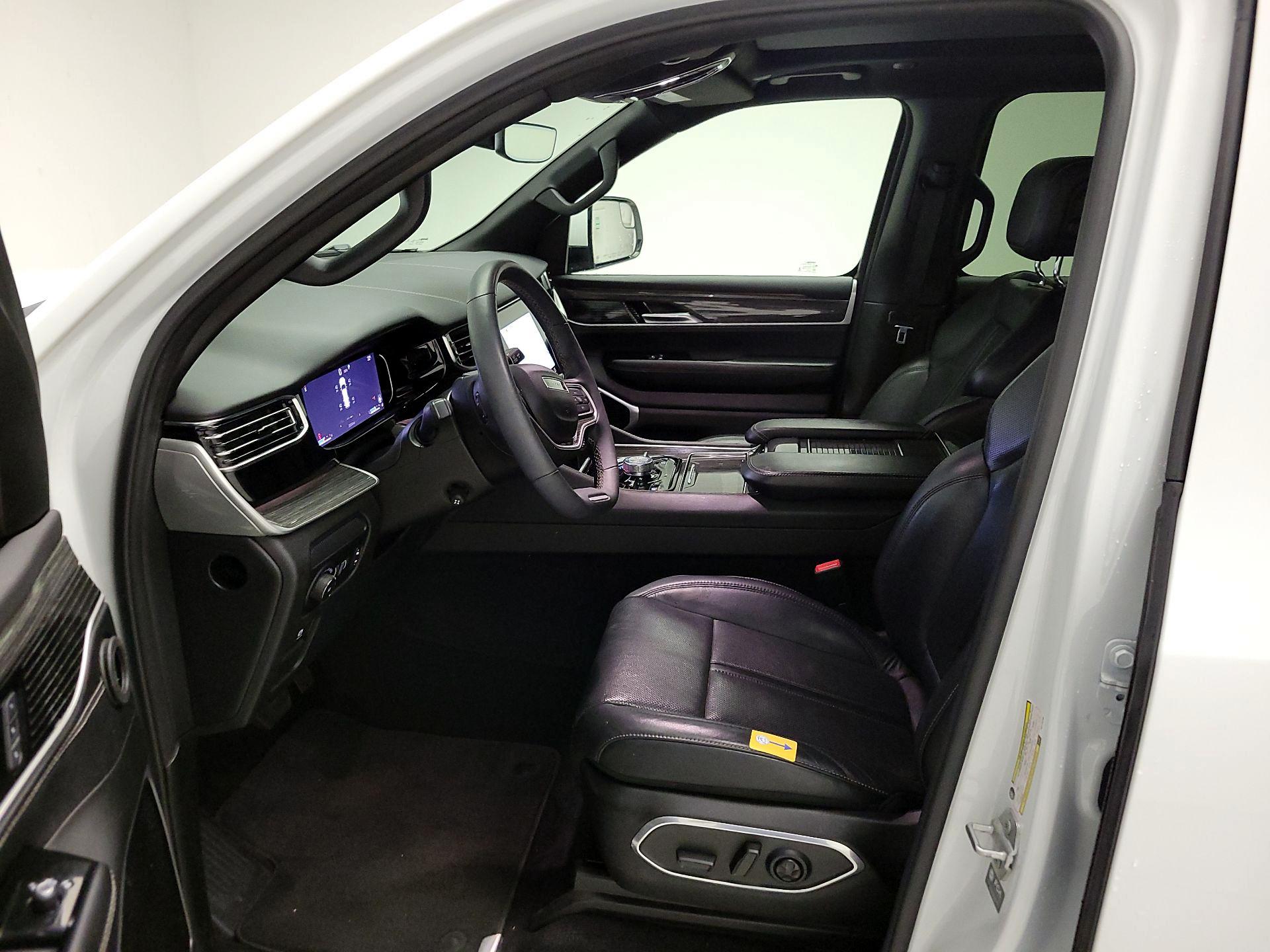 Thumbnail: 2022 Jeep Wagoneer - 11