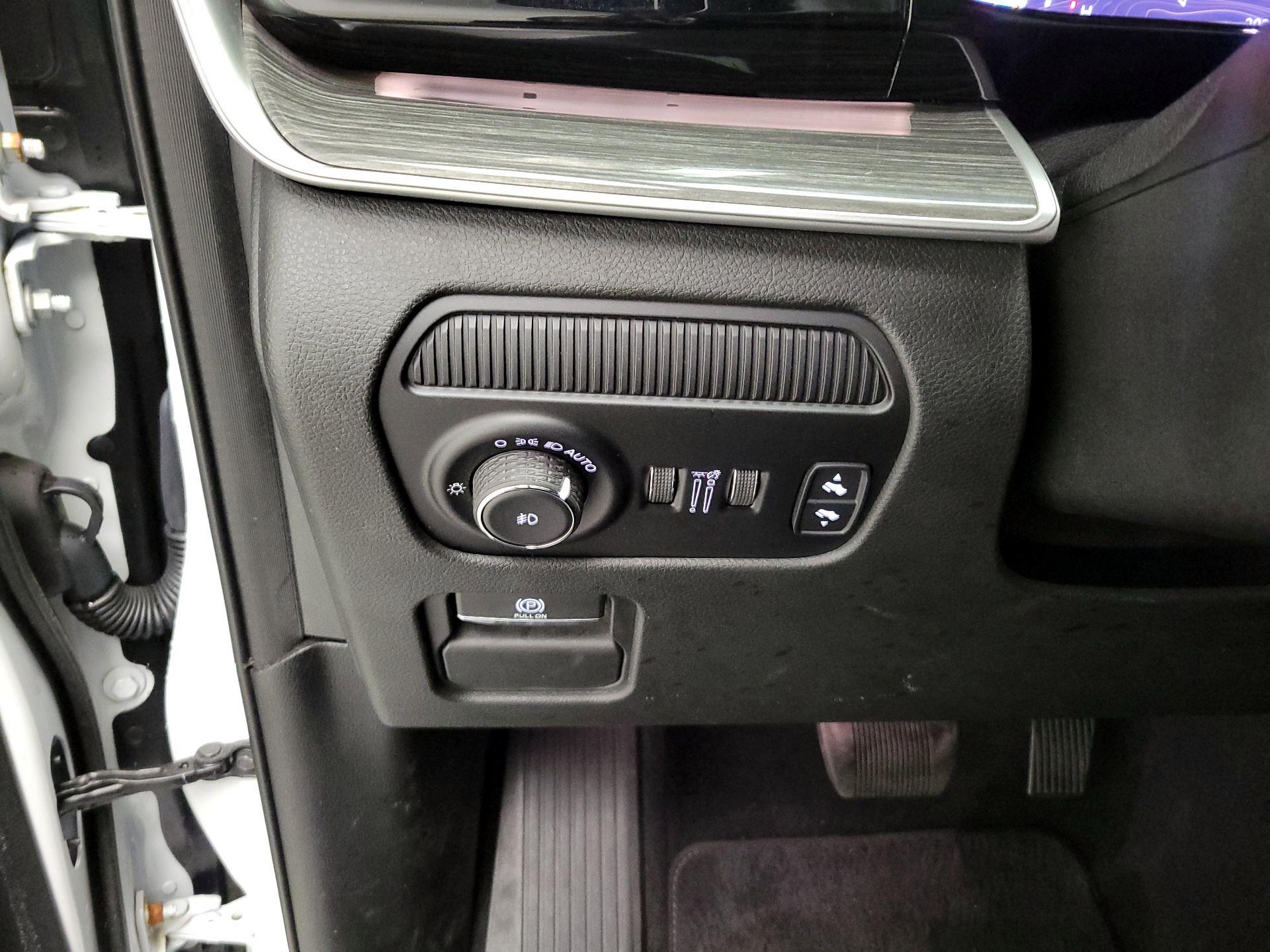 Thumbnail: 2022 Jeep Wagoneer - 13