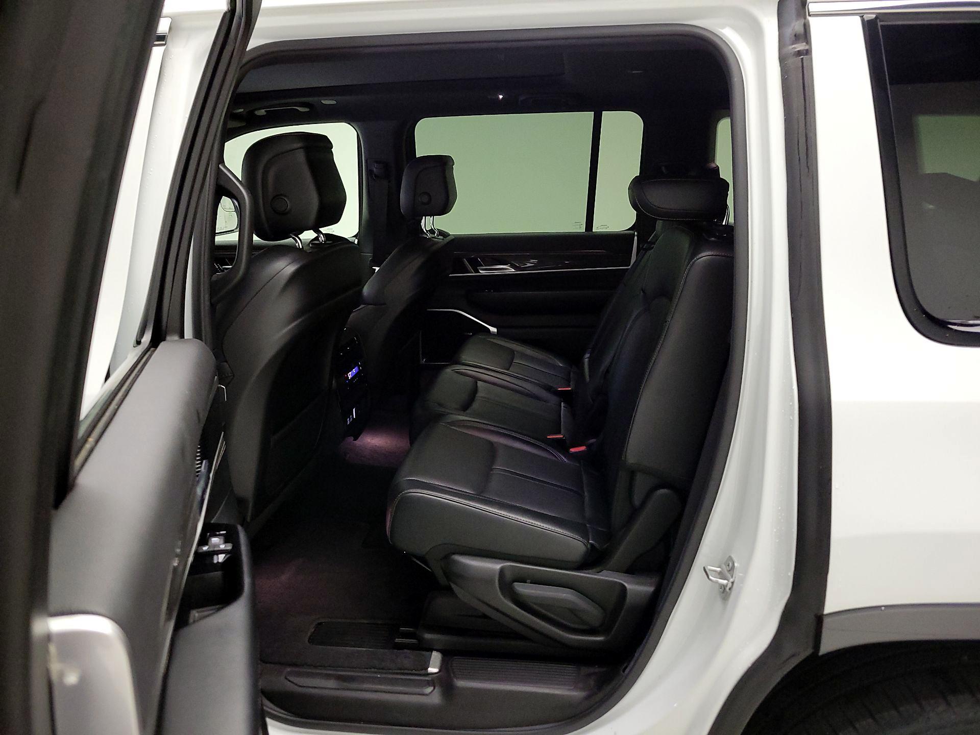 Thumbnail: 2022 Jeep Wagoneer - 20