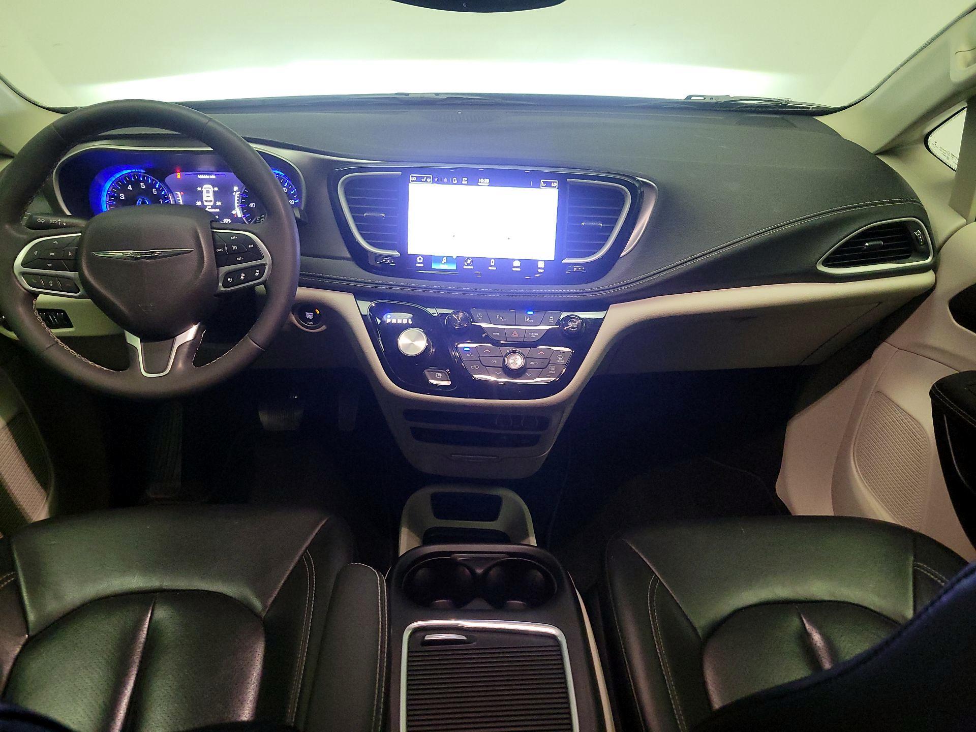 Thumbnail: 2022 Chrysler Pacifica - 9