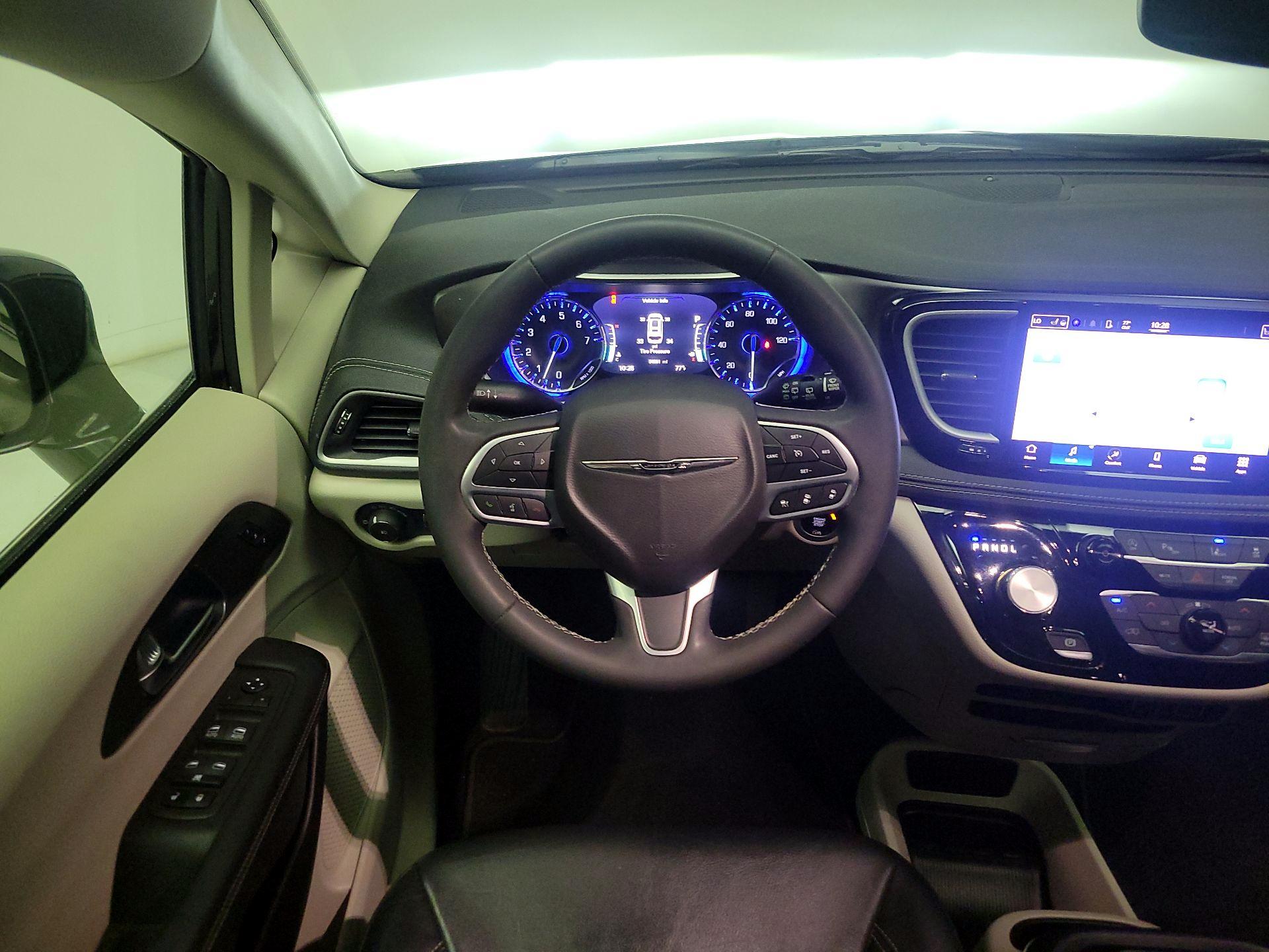 Thumbnail: 2022 Chrysler Pacifica - 10