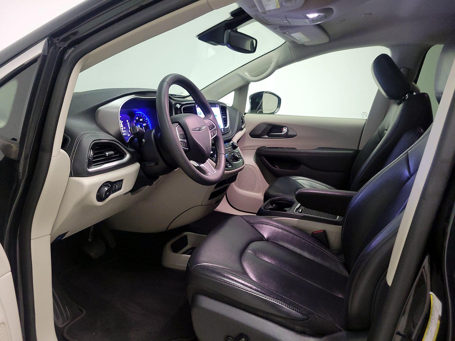 Thumbnail: 2022 Chrysler Pacifica - 11
