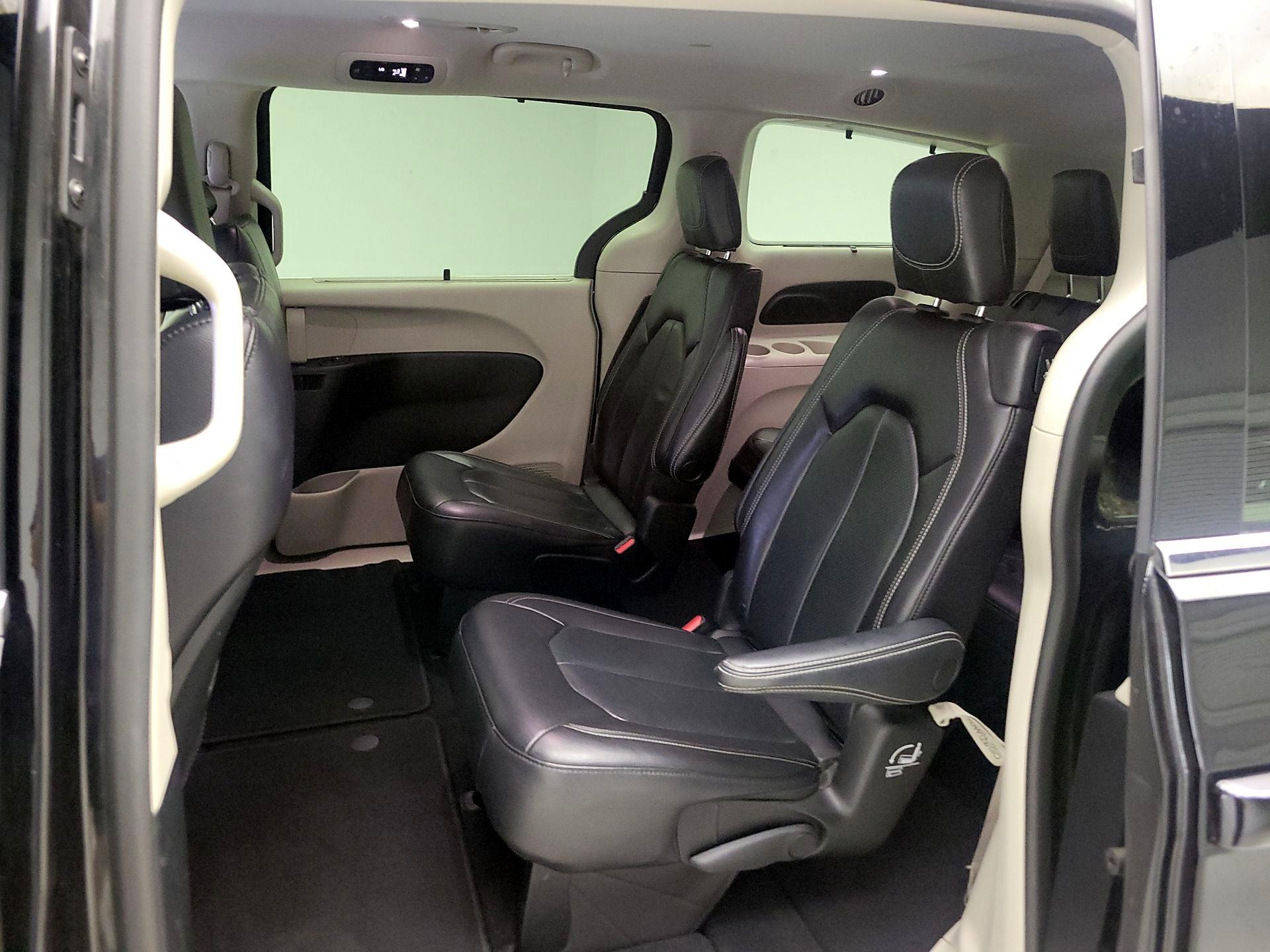 Thumbnail: 2022 Chrysler Pacifica - 18