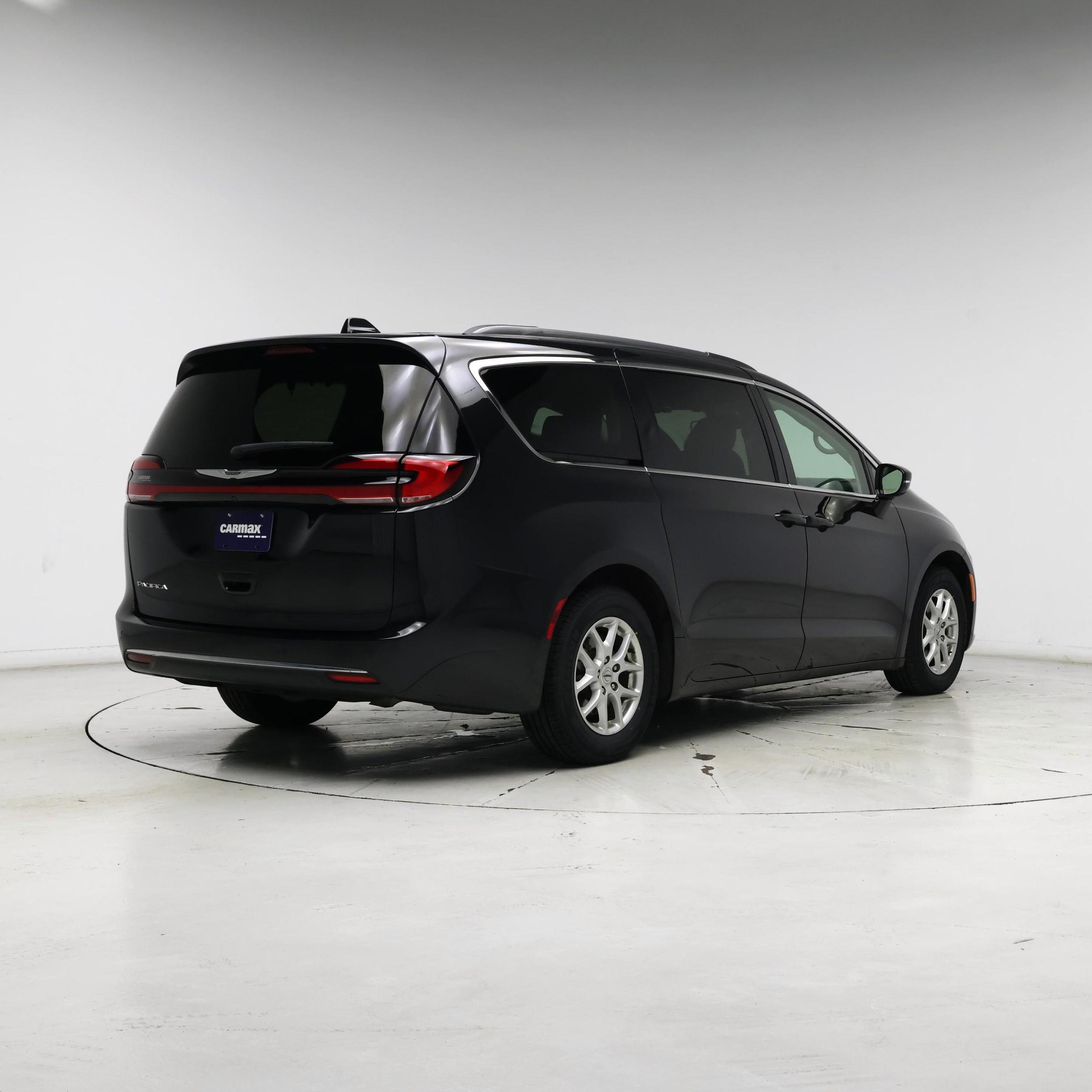 Thumbnail: 2022 Chrysler Pacifica - 8