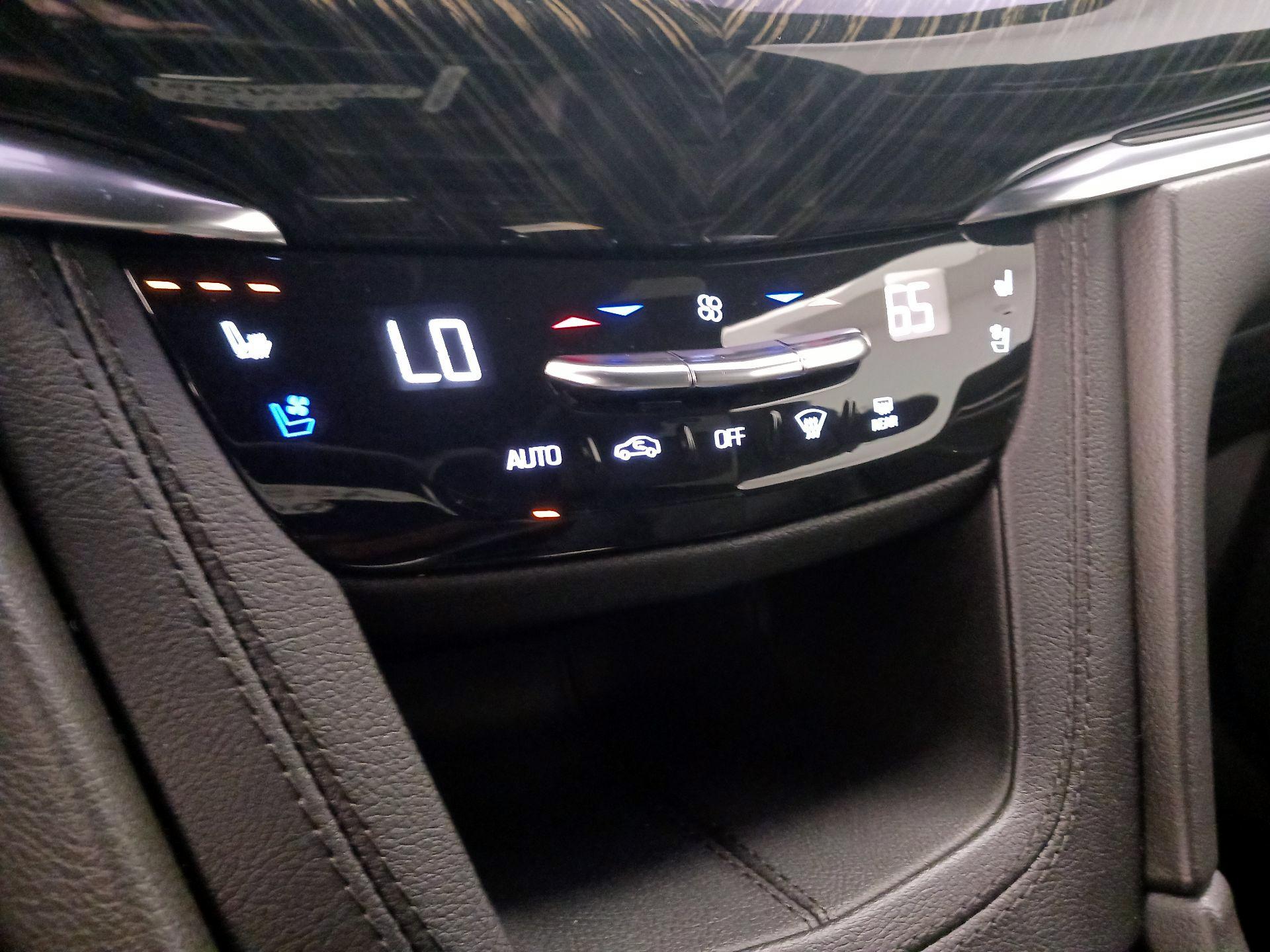 Thumbnail: 2022 Cadillac XT6 - 16
