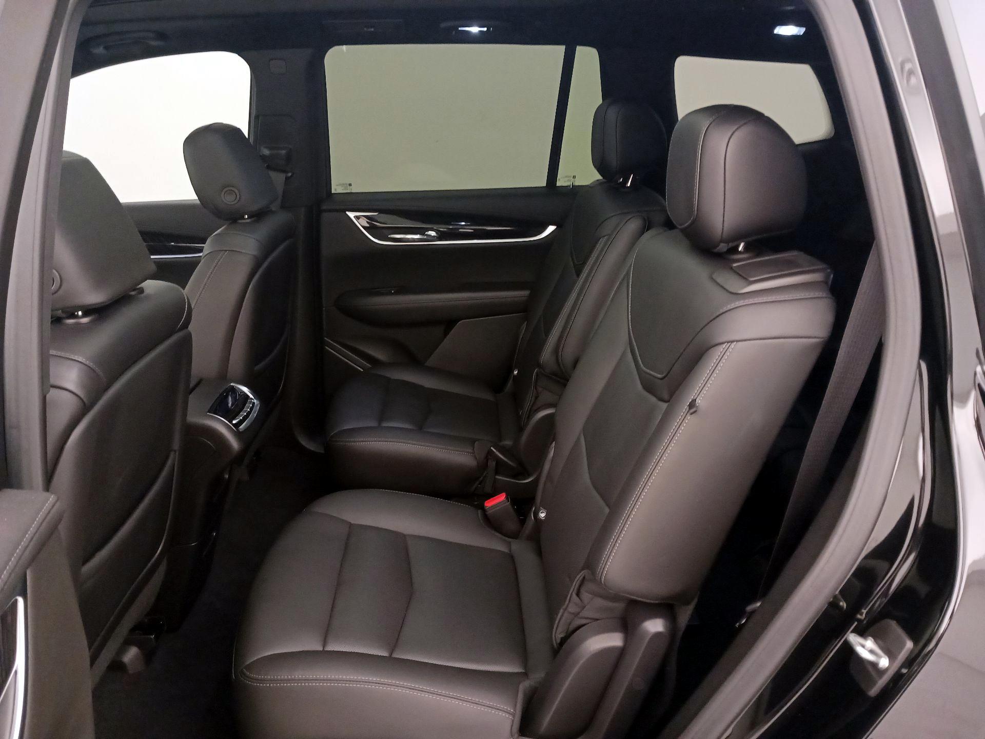 Thumbnail: 2022 Cadillac XT6 - 20