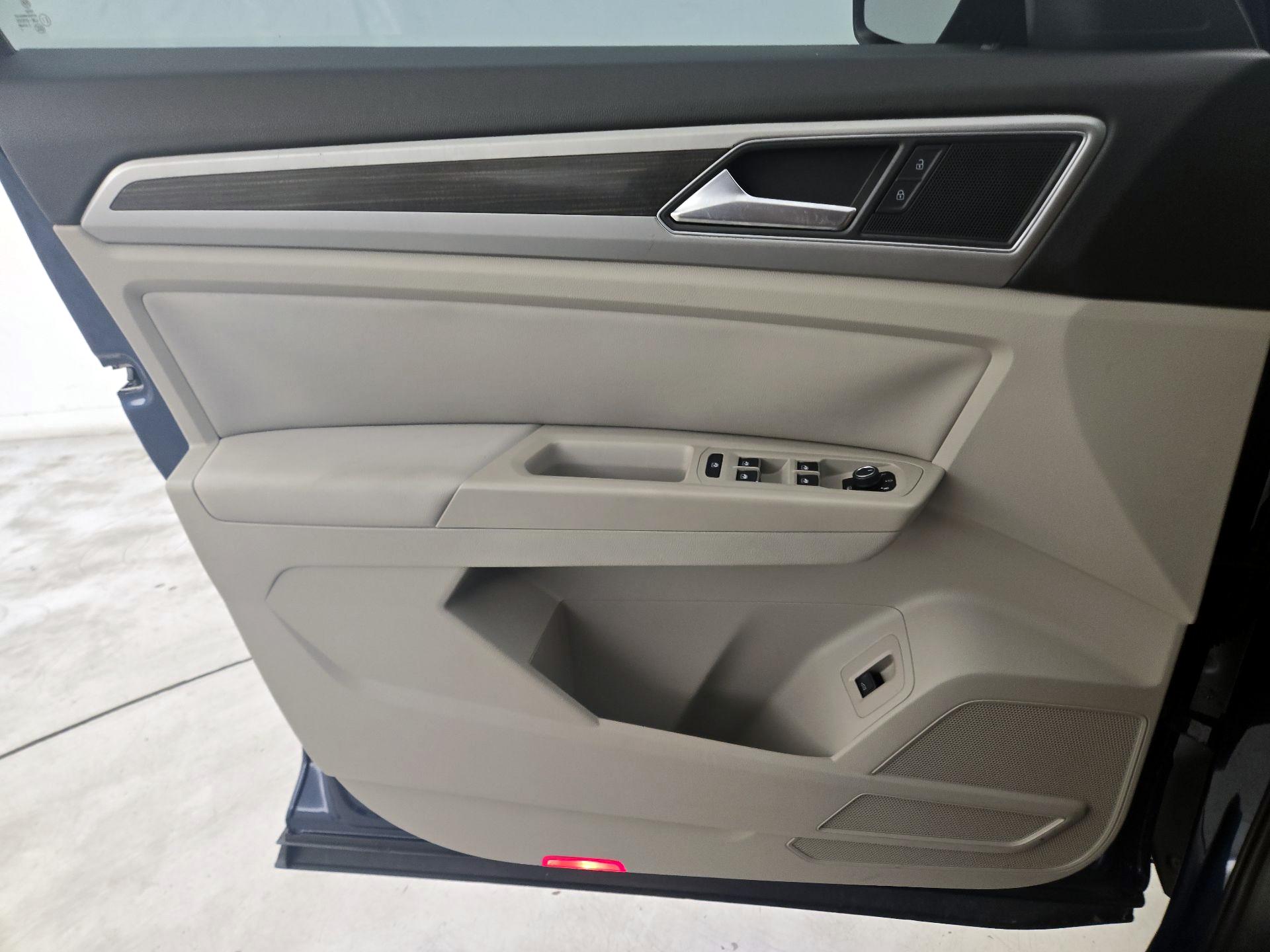 Thumbnail: 2018 Volkswagen Atlas - 12