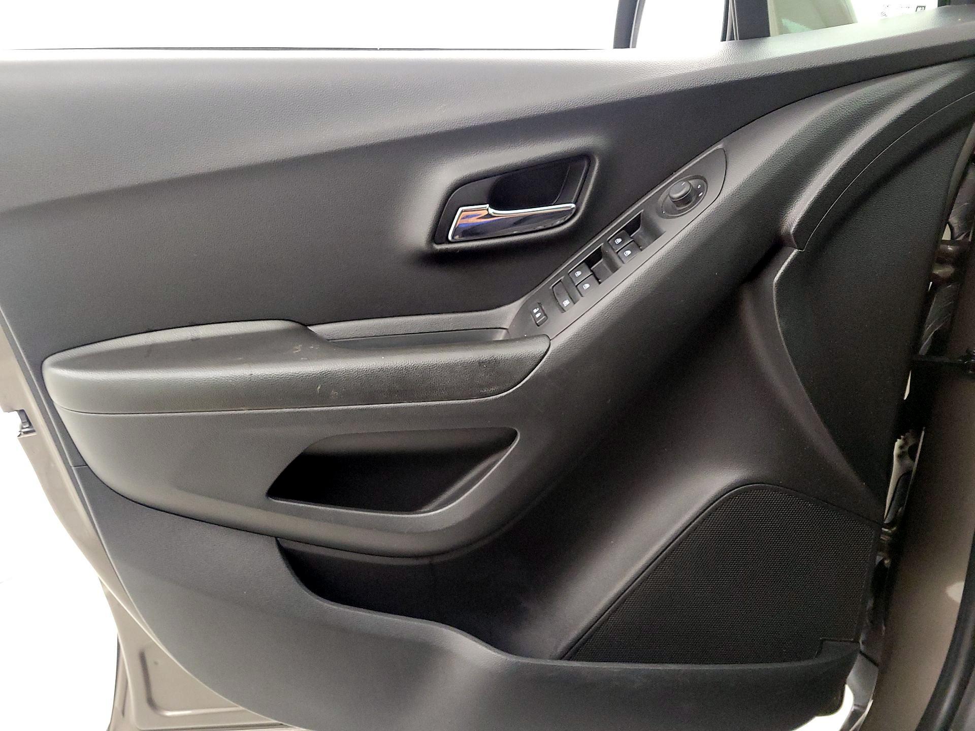 Thumbnail: 2021 Chevrolet Trax - 12