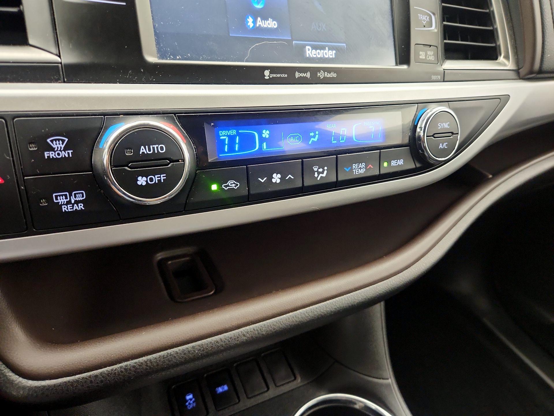 Thumbnail: 2018 Toyota Highlander - 16