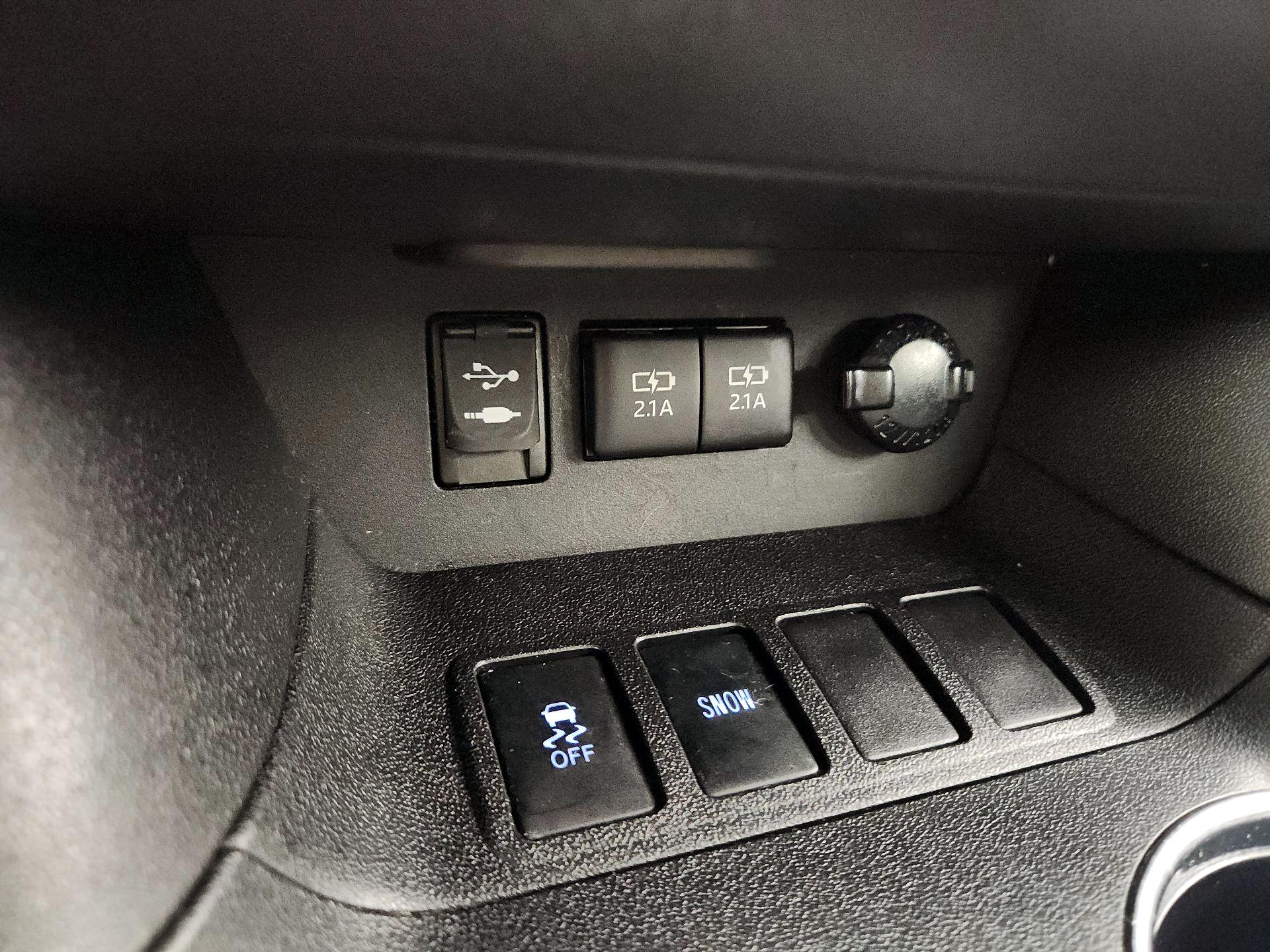 Thumbnail: 2018 Toyota Highlander - 18