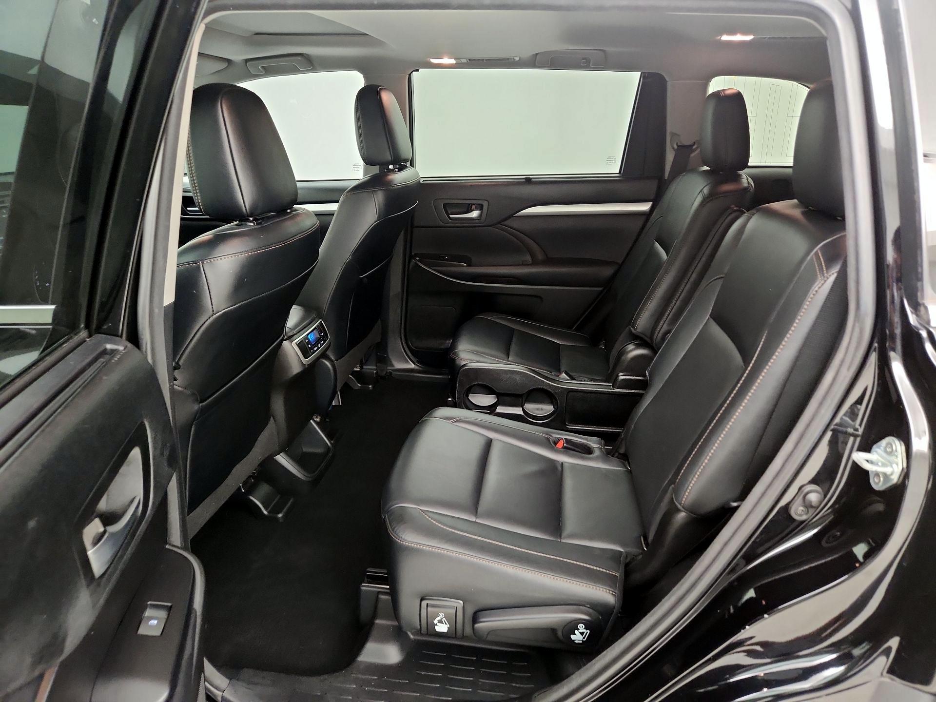 Thumbnail: 2018 Toyota Highlander - 20
