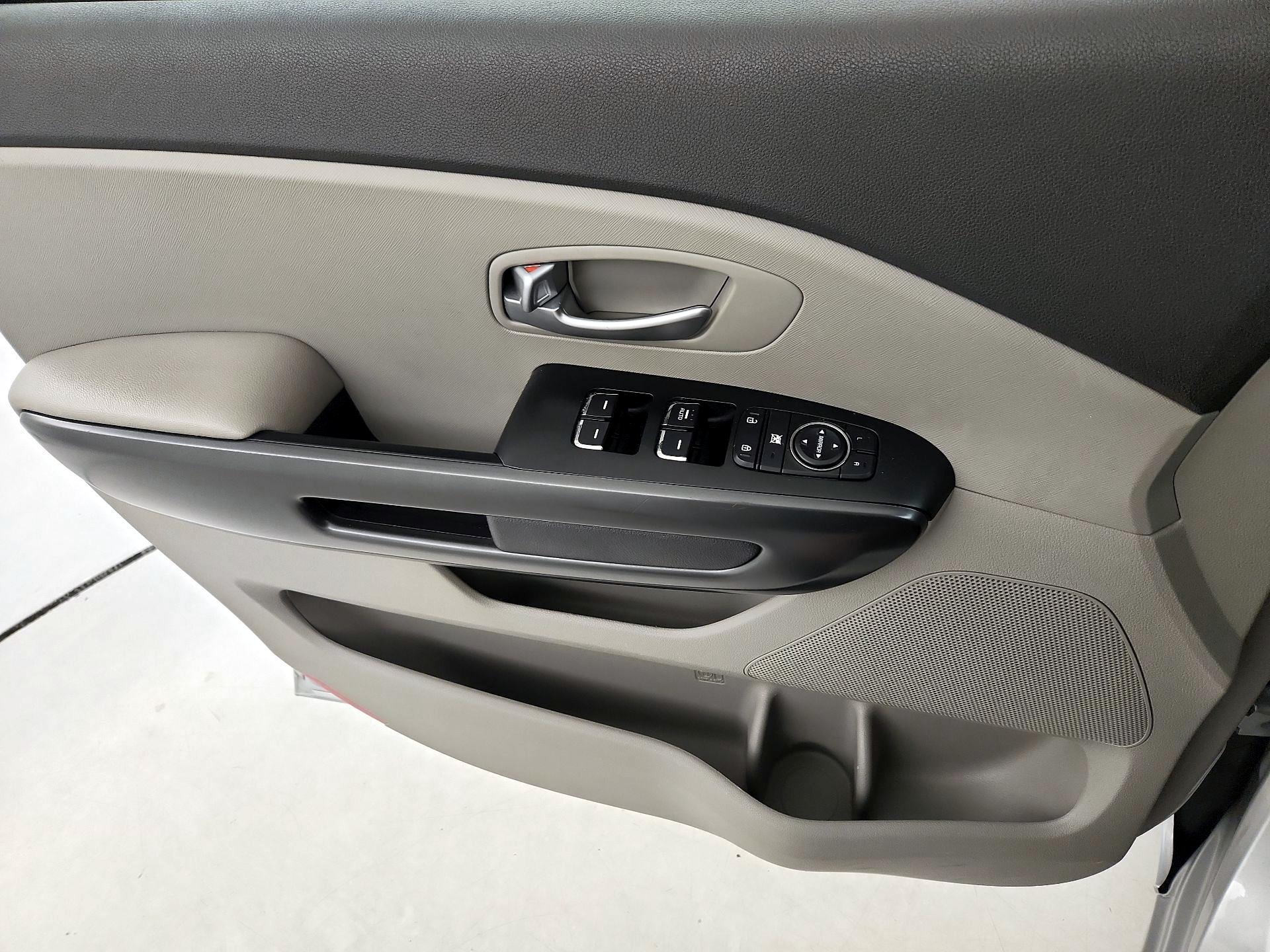Thumbnail: 2018 Kia Sedona - 12