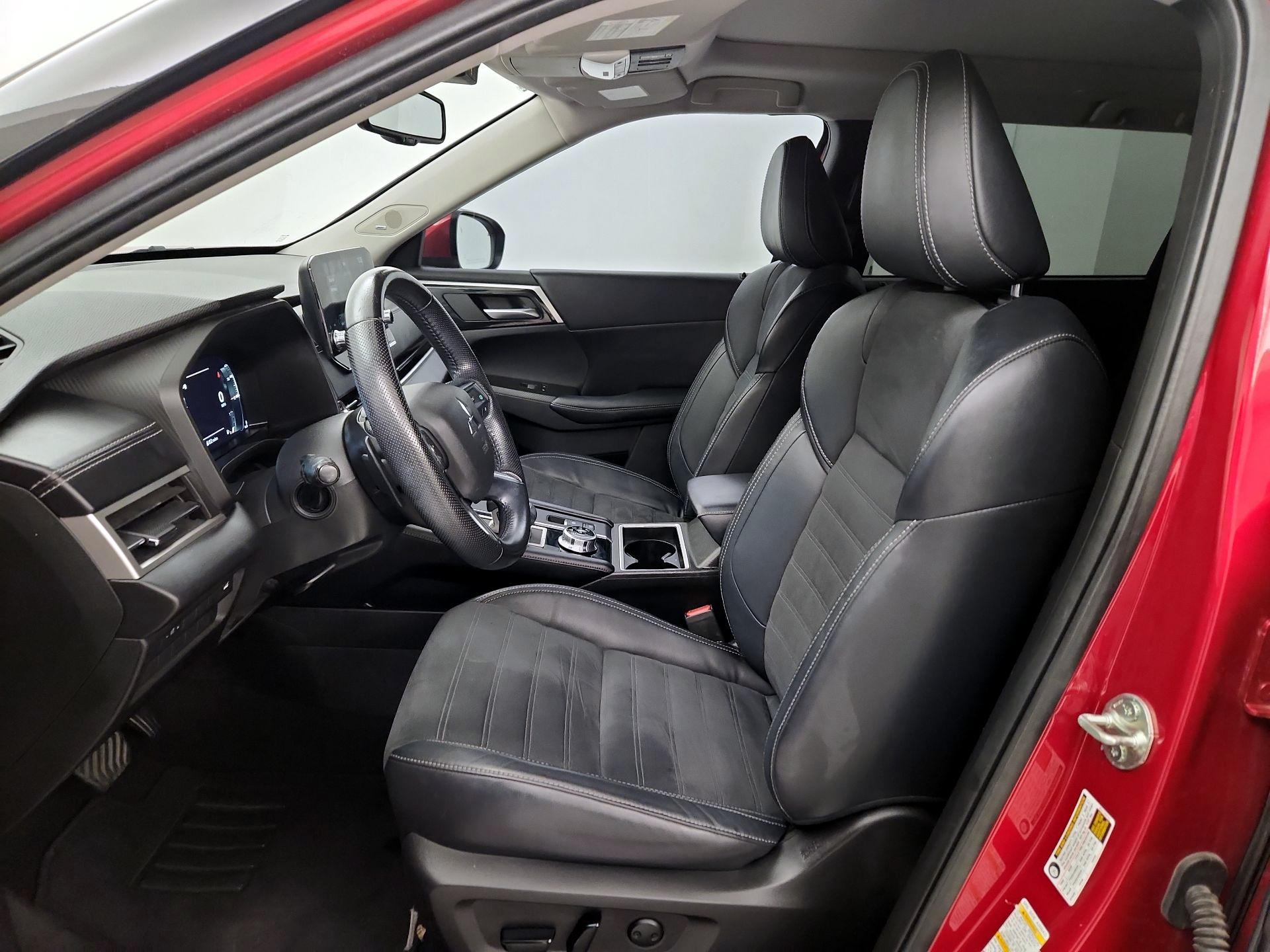 Thumbnail: 2022 Mitsubishi Outlander - 11