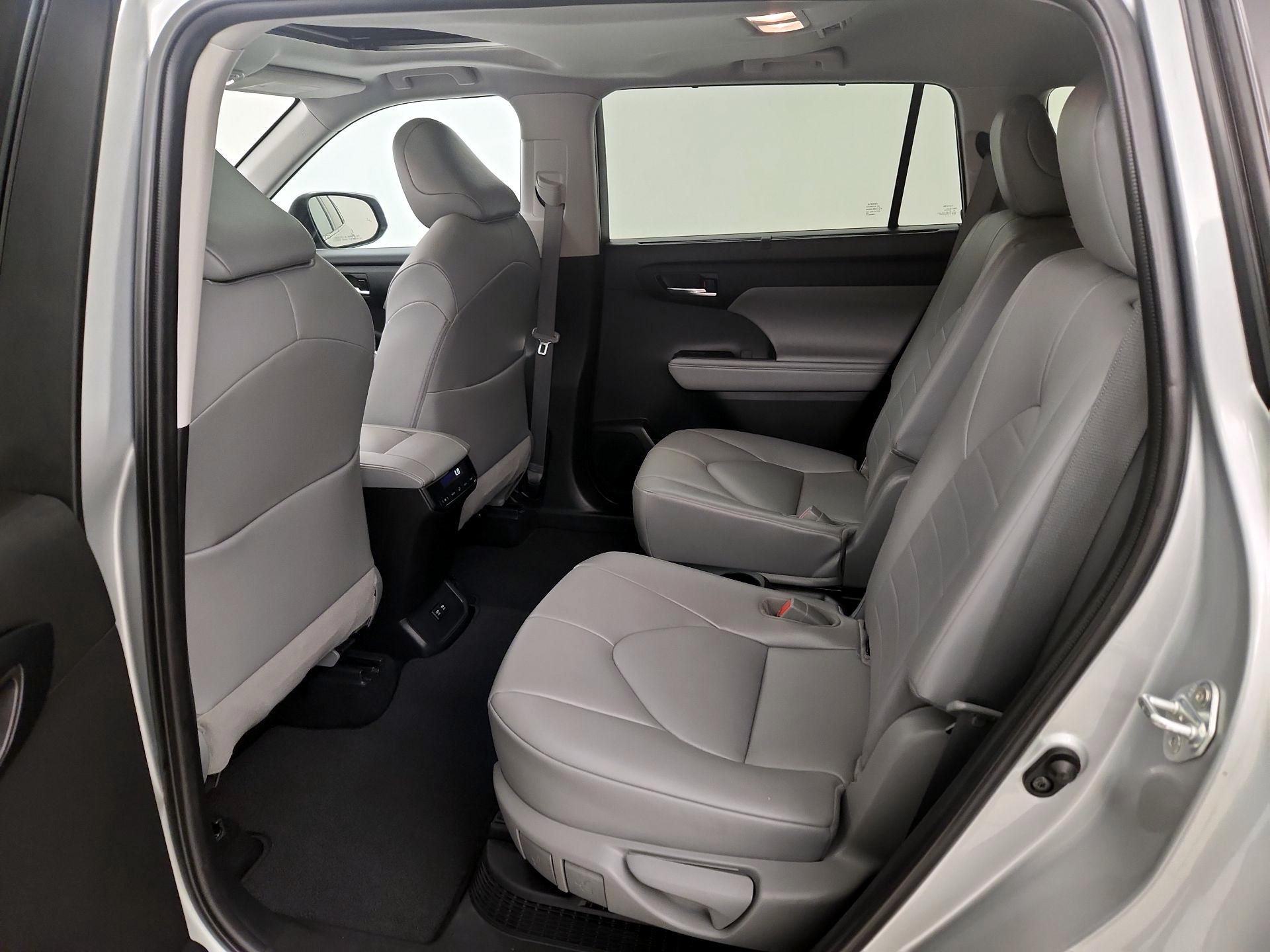 Thumbnail: 2021 Toyota Highlander - 20