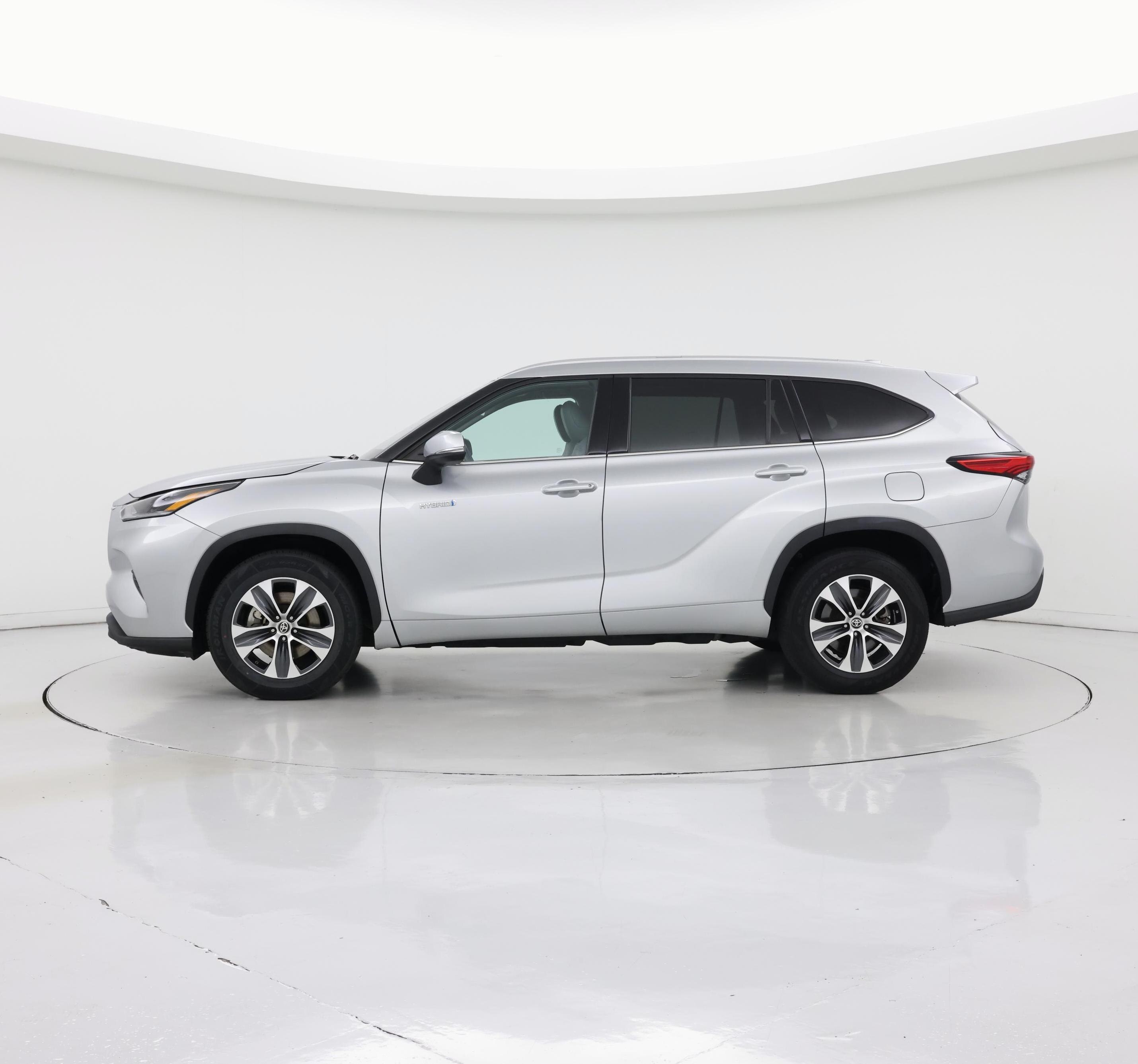 Thumbnail: 2021 Toyota Highlander - 3