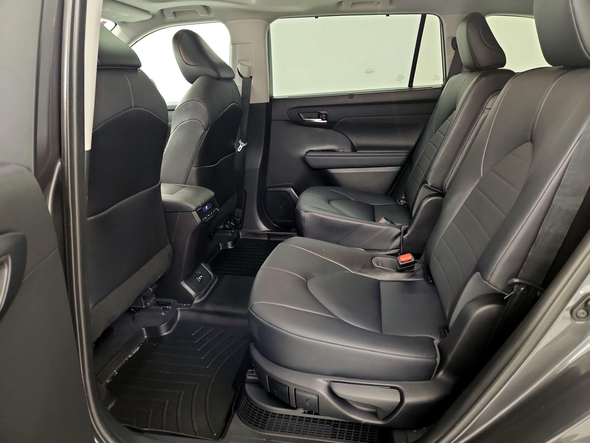 Thumbnail: 2021 Toyota Highlander - 20