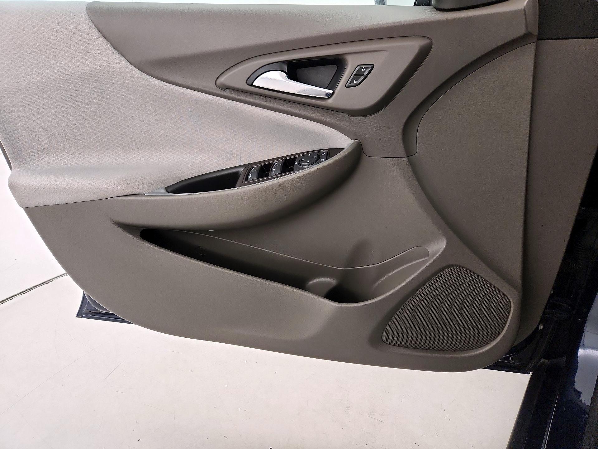 Thumbnail: 2021 Chevrolet Malibu - 12
