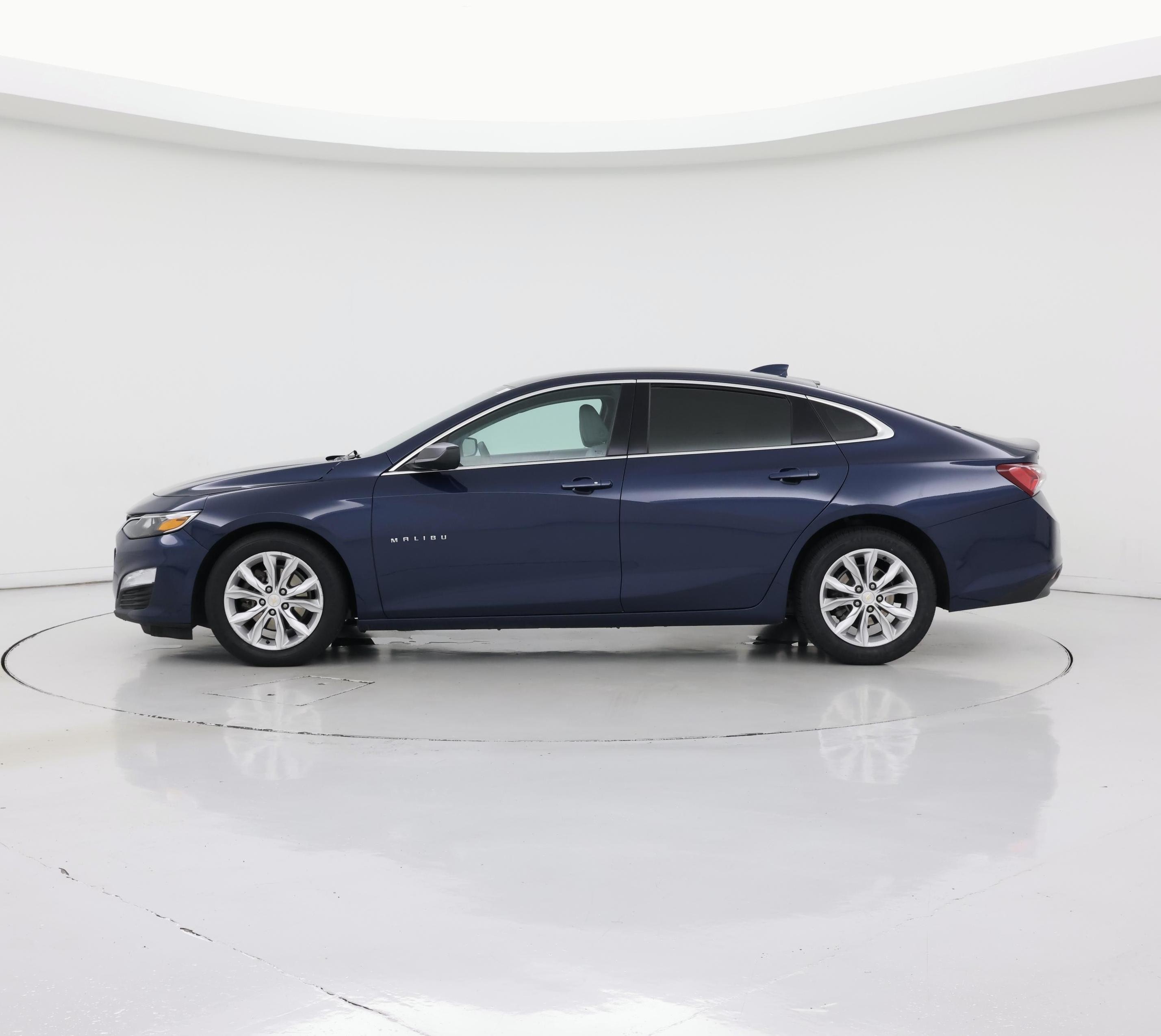 Thumbnail: 2021 Chevrolet Malibu - 3
