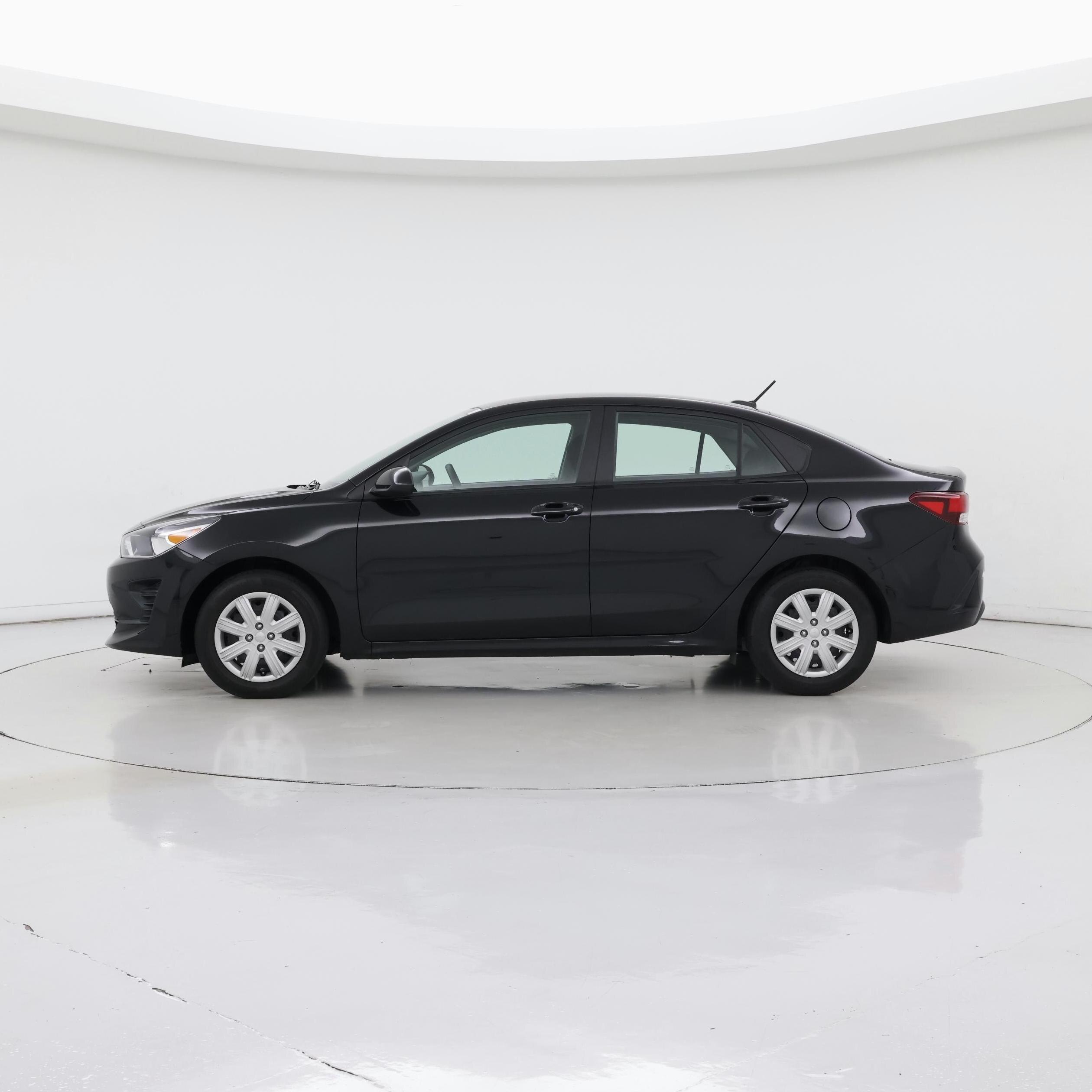 Thumbnail: 2022 Kia Rio - 3