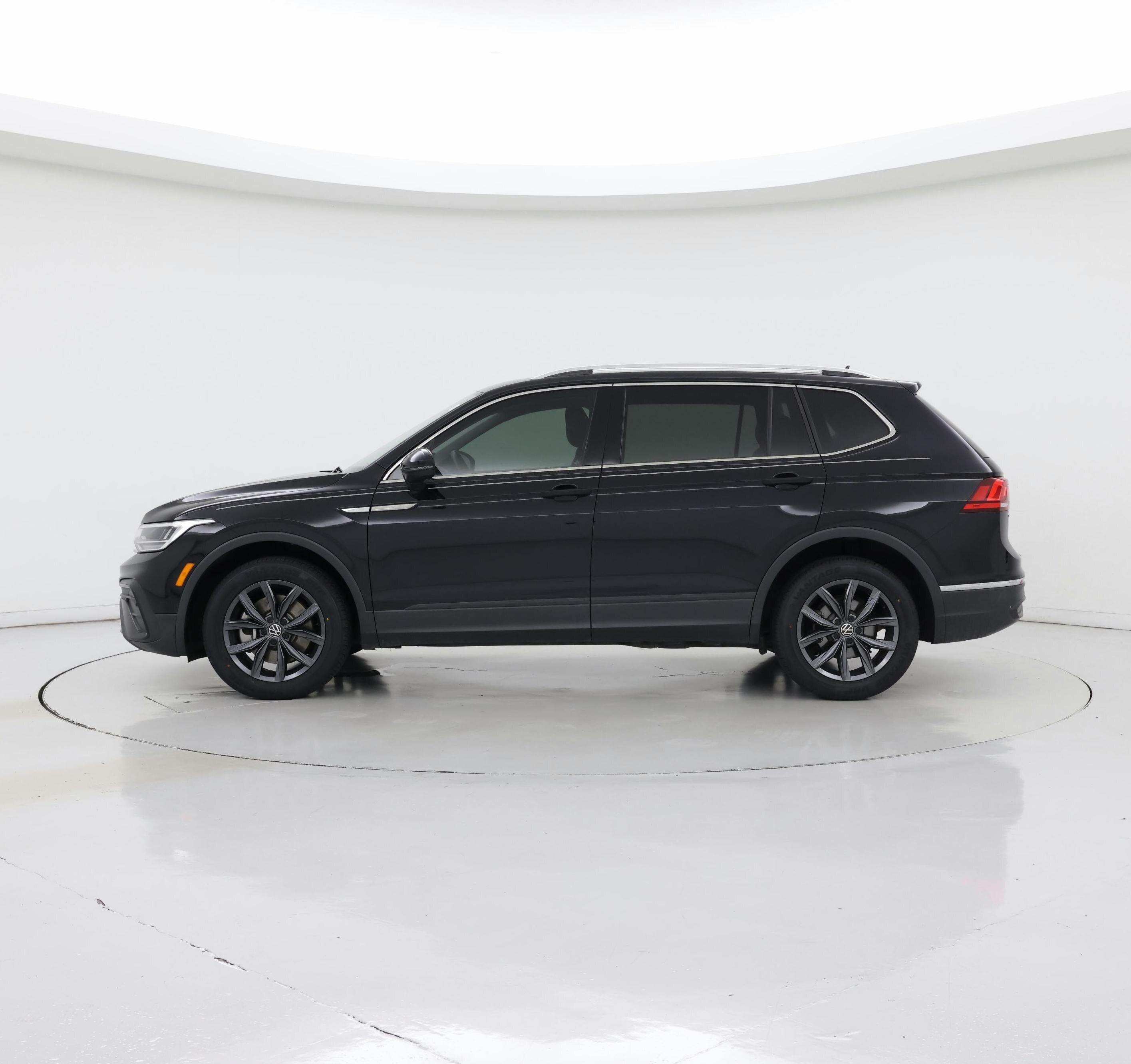 Thumbnail: 2022 Volkswagen Tiguan - 3
