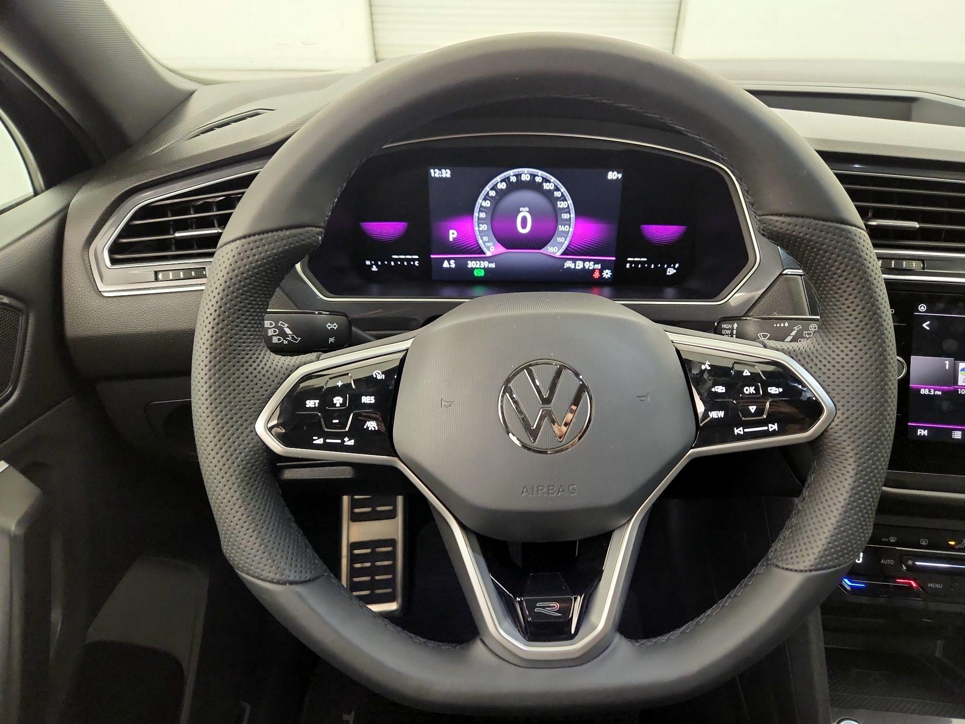 Thumbnail: 2022 Volkswagen Tiguan - 10