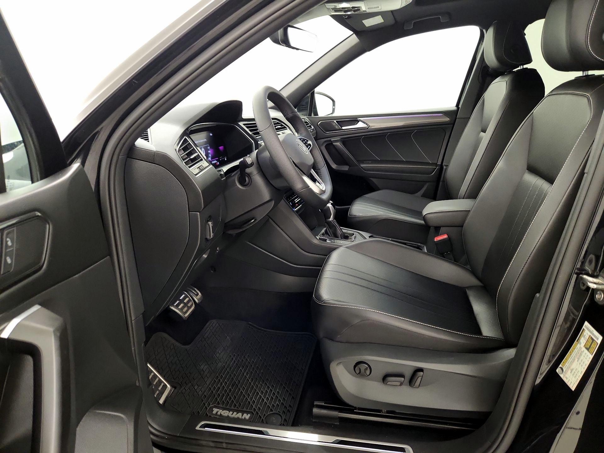 Thumbnail: 2022 Volkswagen Tiguan - 11