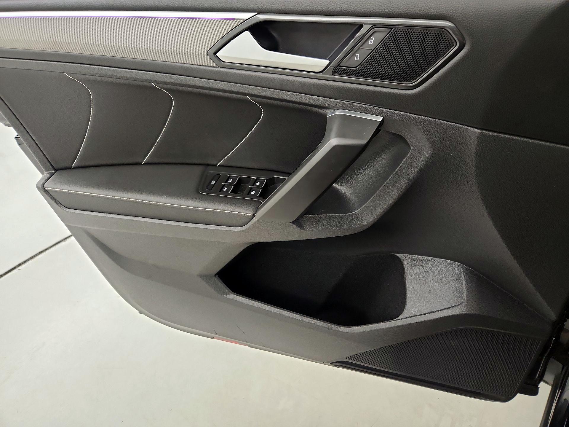 Thumbnail: 2022 Volkswagen Tiguan - 12