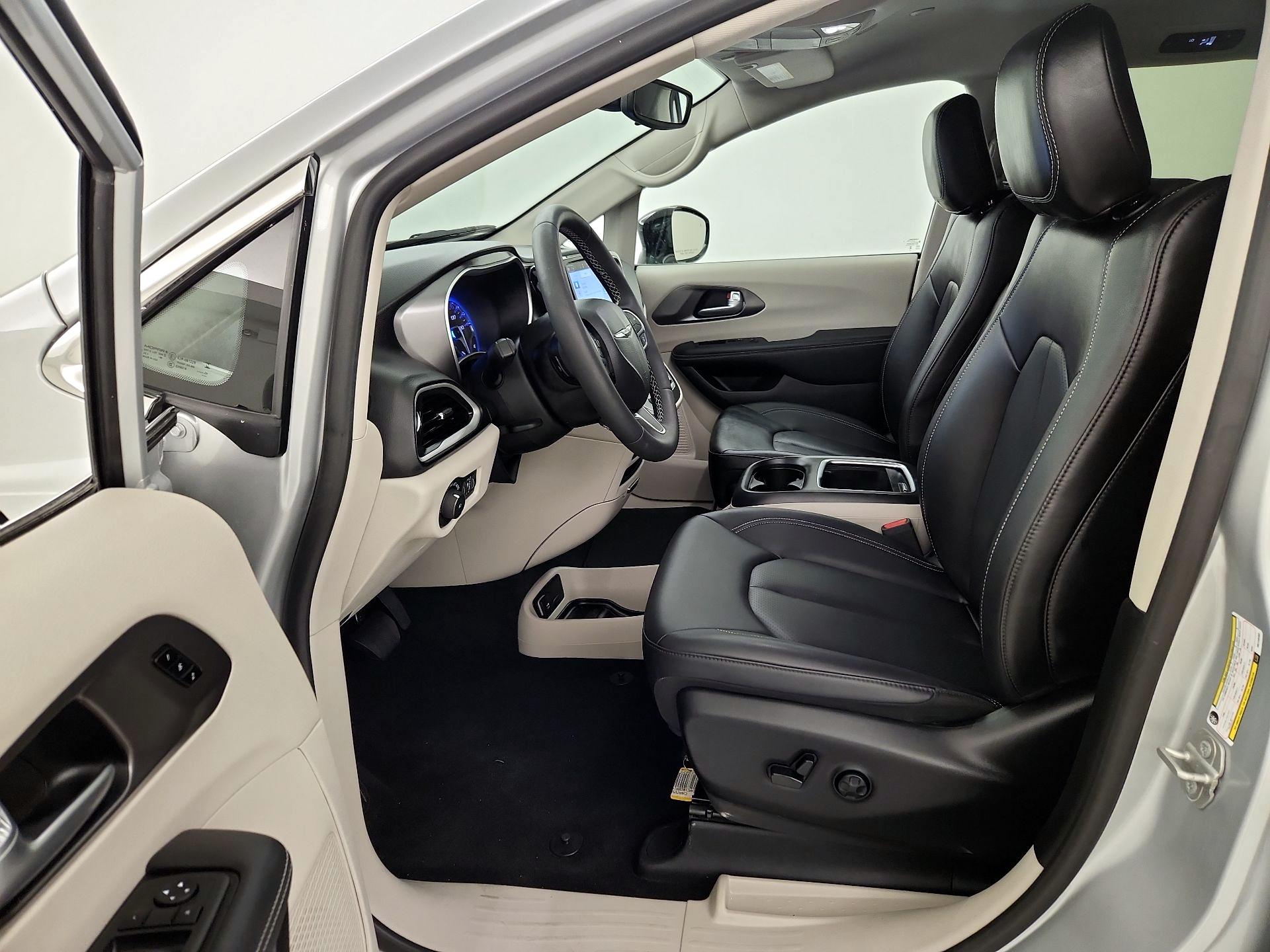 Thumbnail: 2024 Chrysler Pacifica - 11