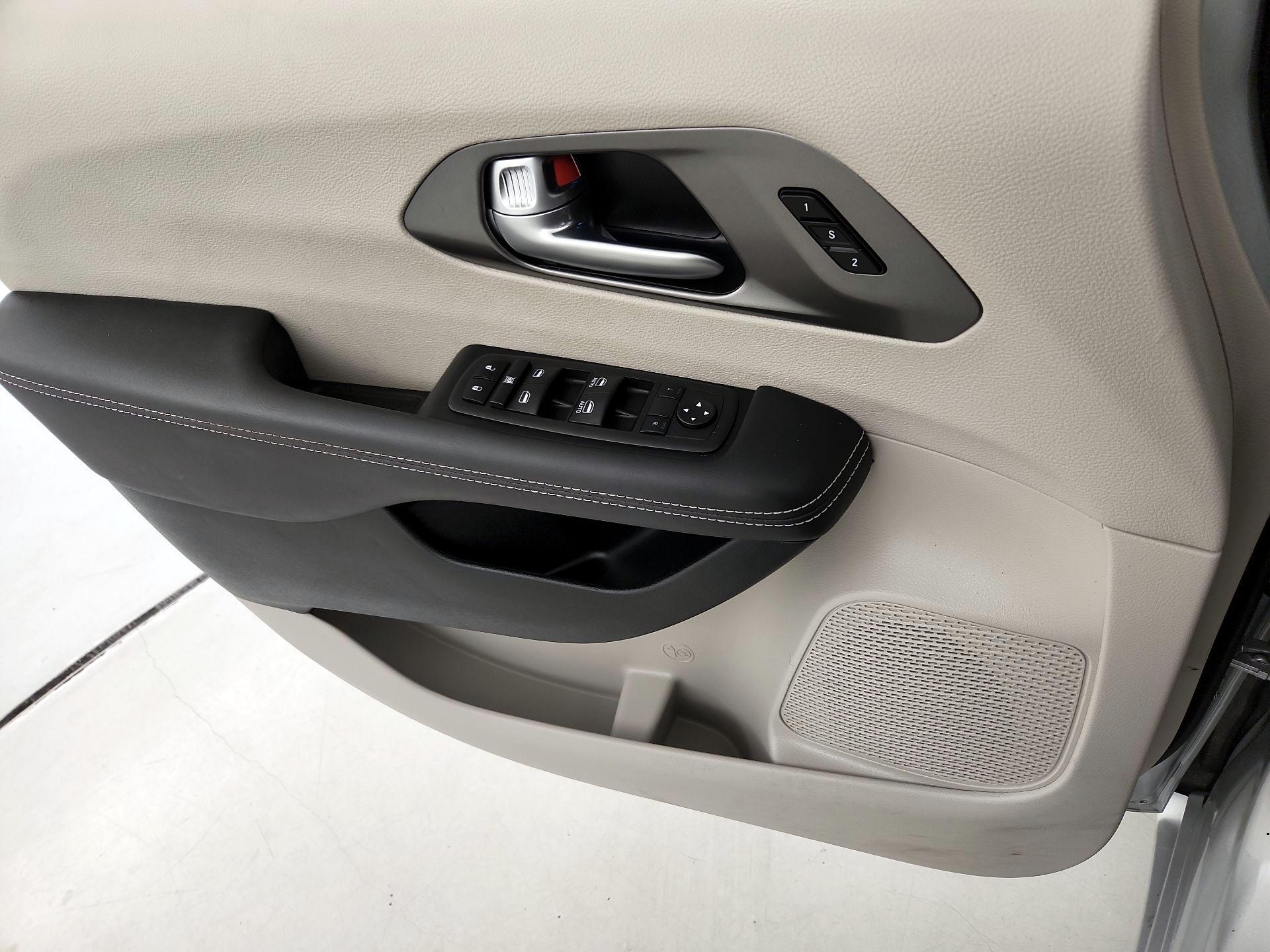 Thumbnail: 2024 Chrysler Pacifica - 12