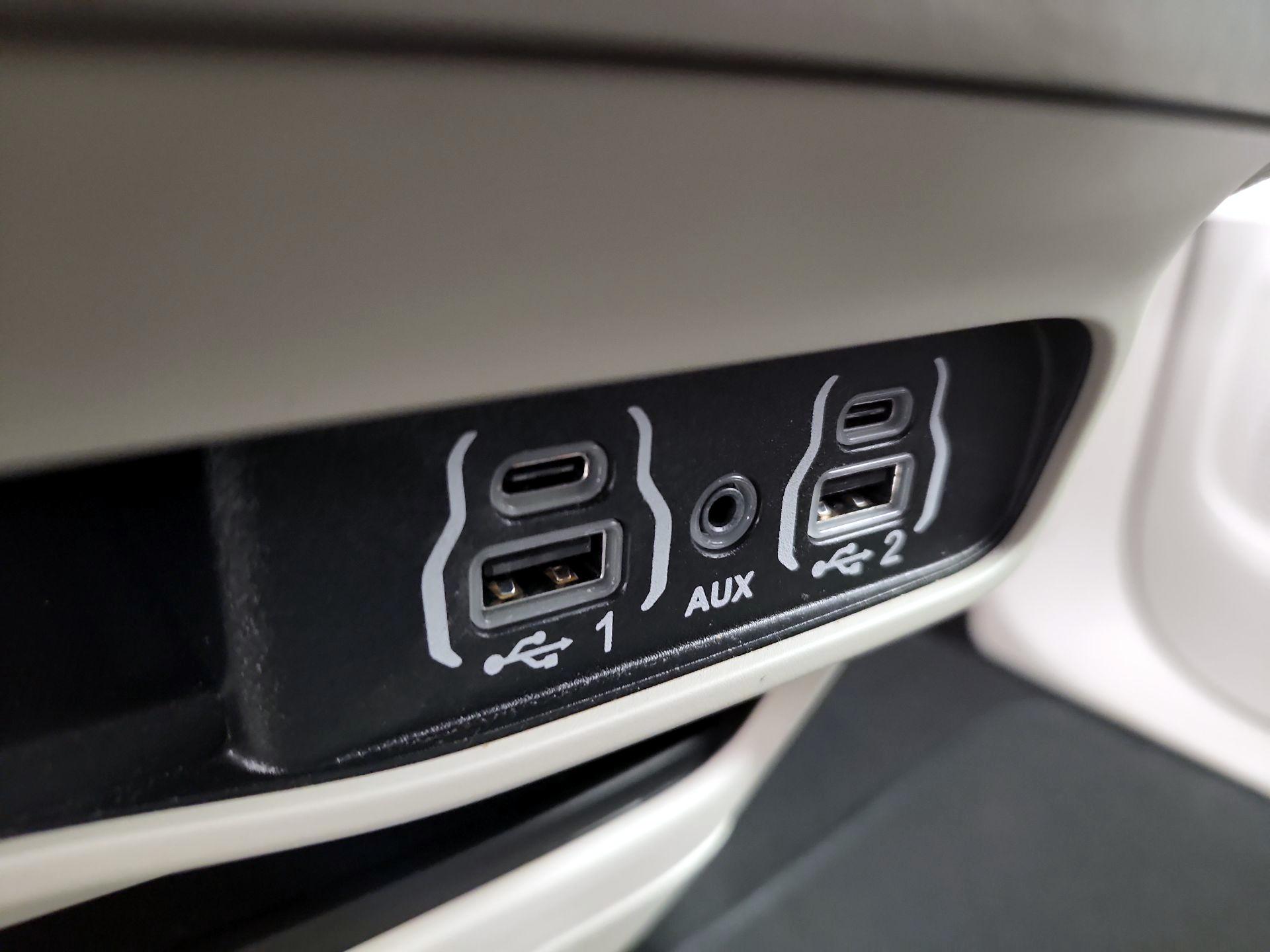 Thumbnail: 2024 Chrysler Pacifica - 18