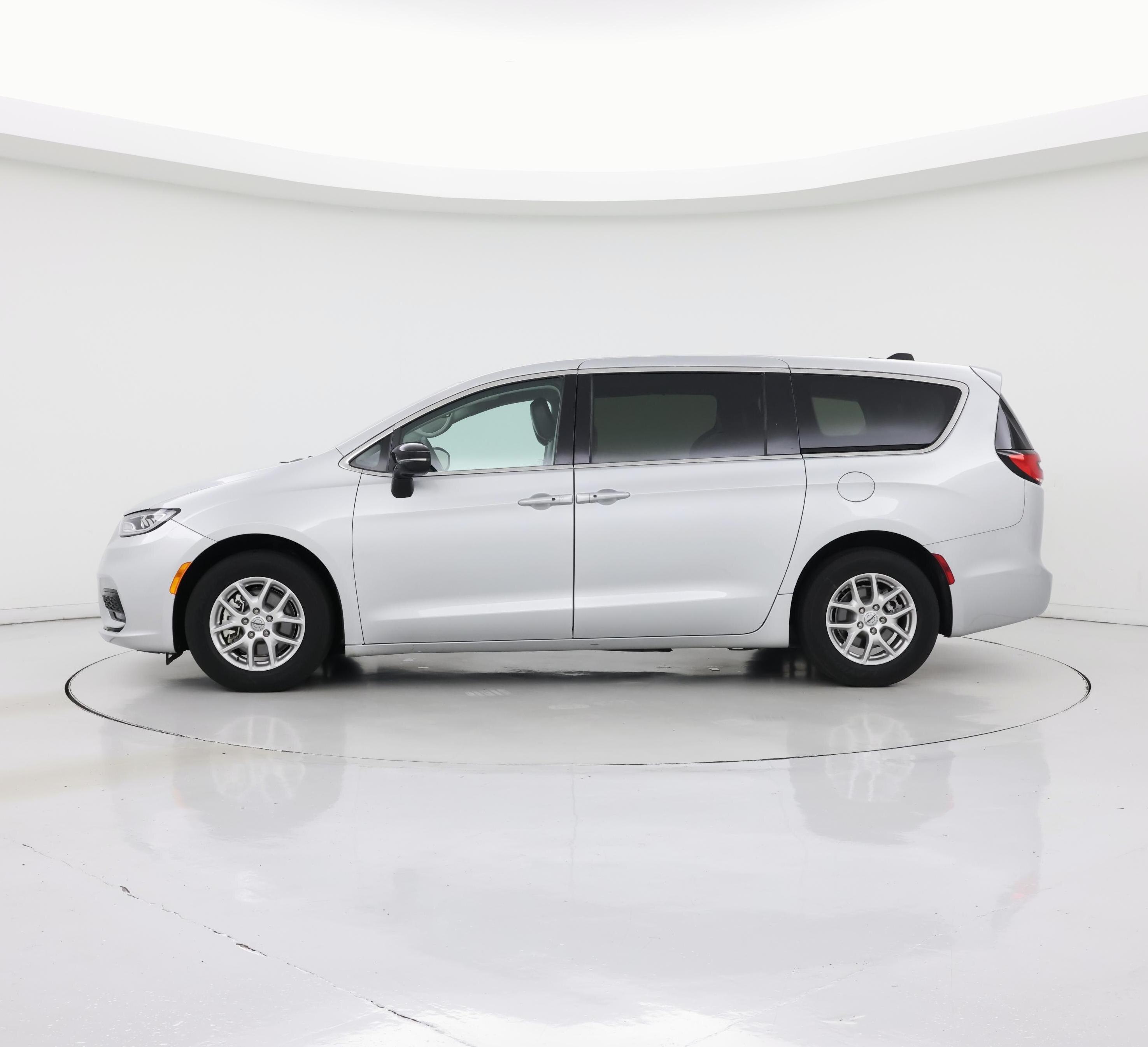 Thumbnail: 2024 Chrysler Pacifica - 3