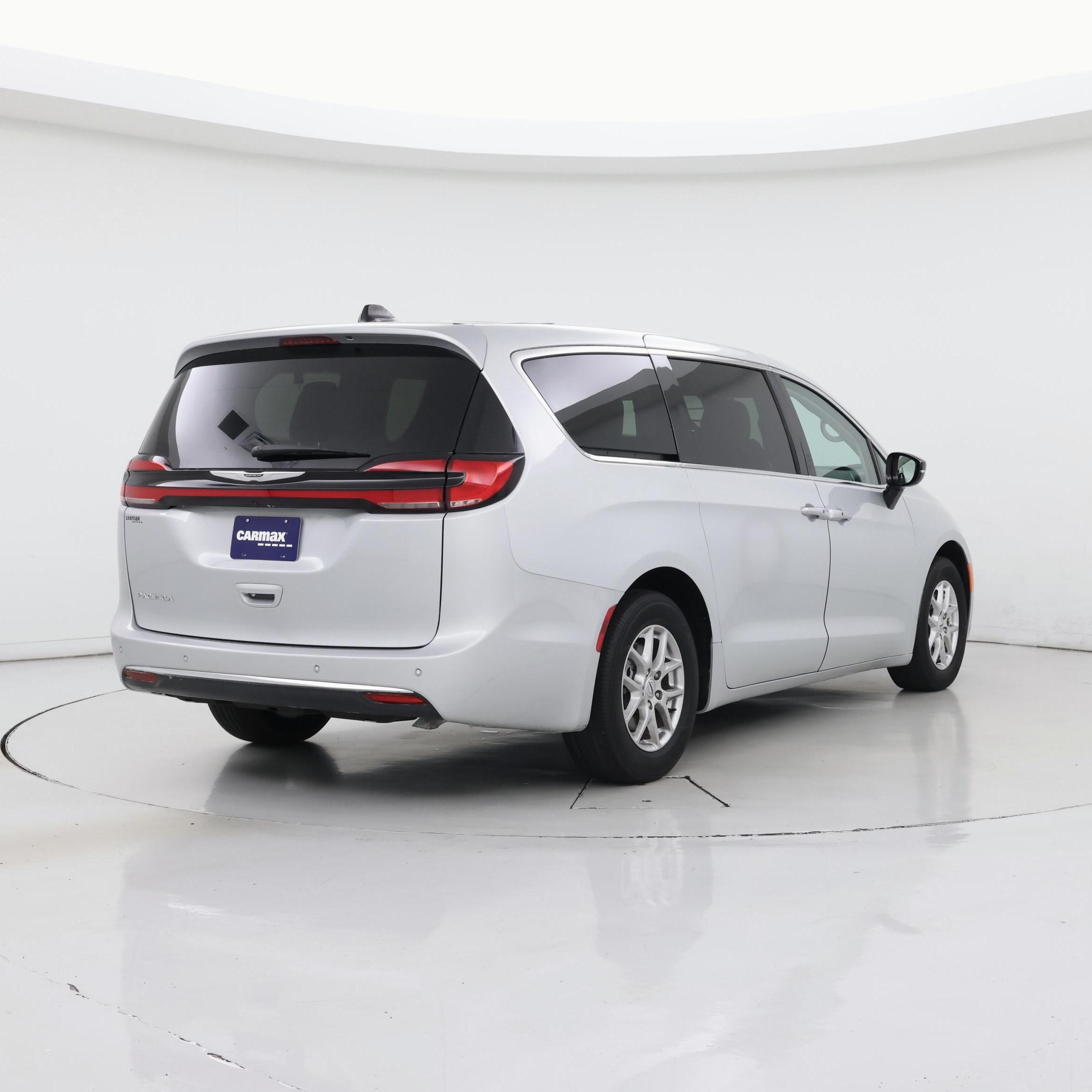 Thumbnail: 2024 Chrysler Pacifica - 8