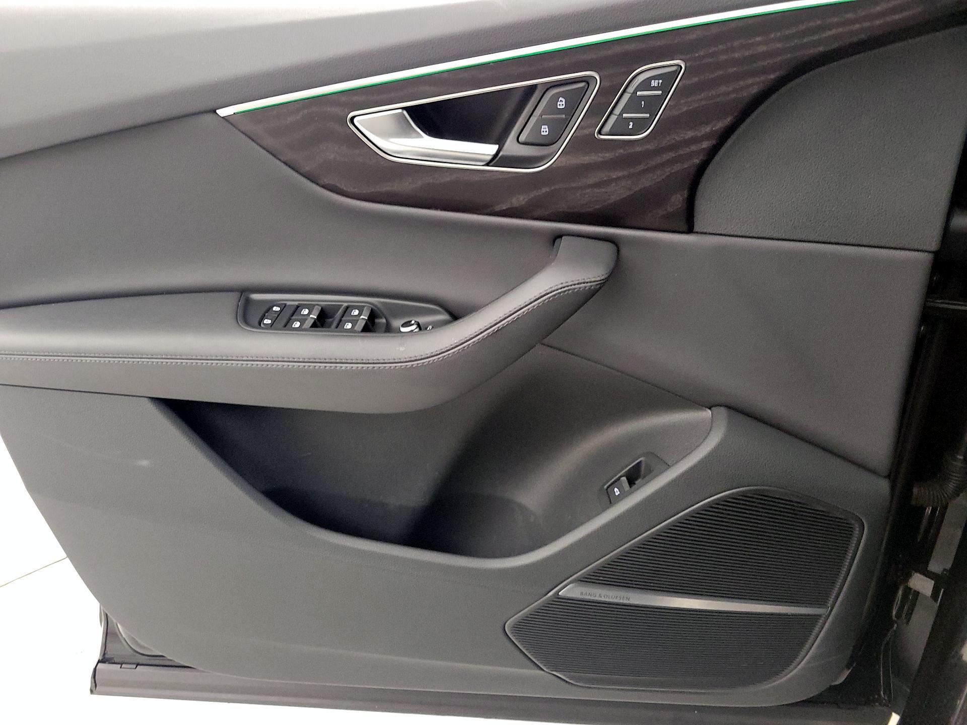 Thumbnail: 2023 Audi Q7 - 12